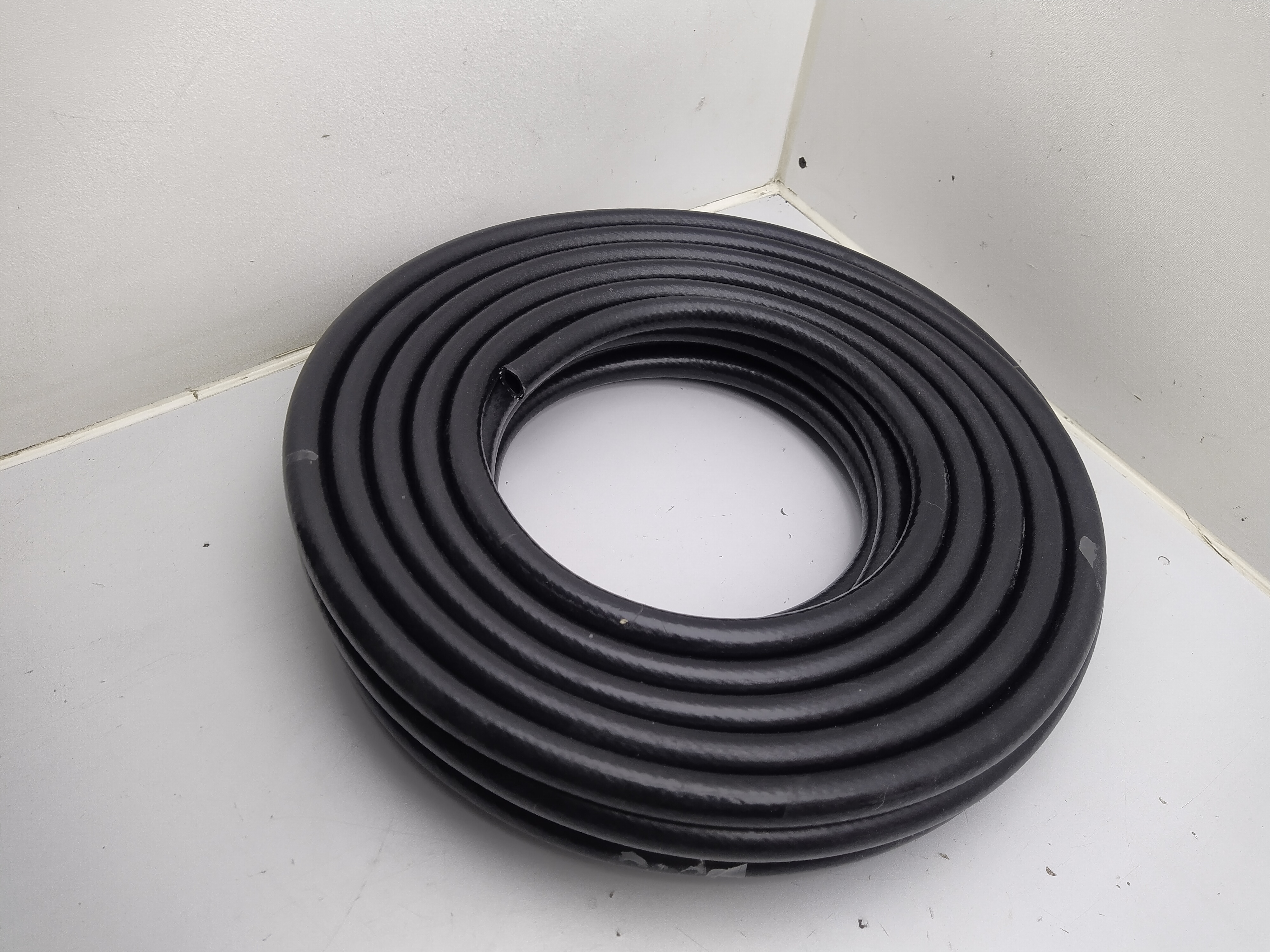 12mm Silikon Unterdruckschlauch verstärkt schwarz 12mm Silikon Unterdruckschlauch verstärkt schwarz