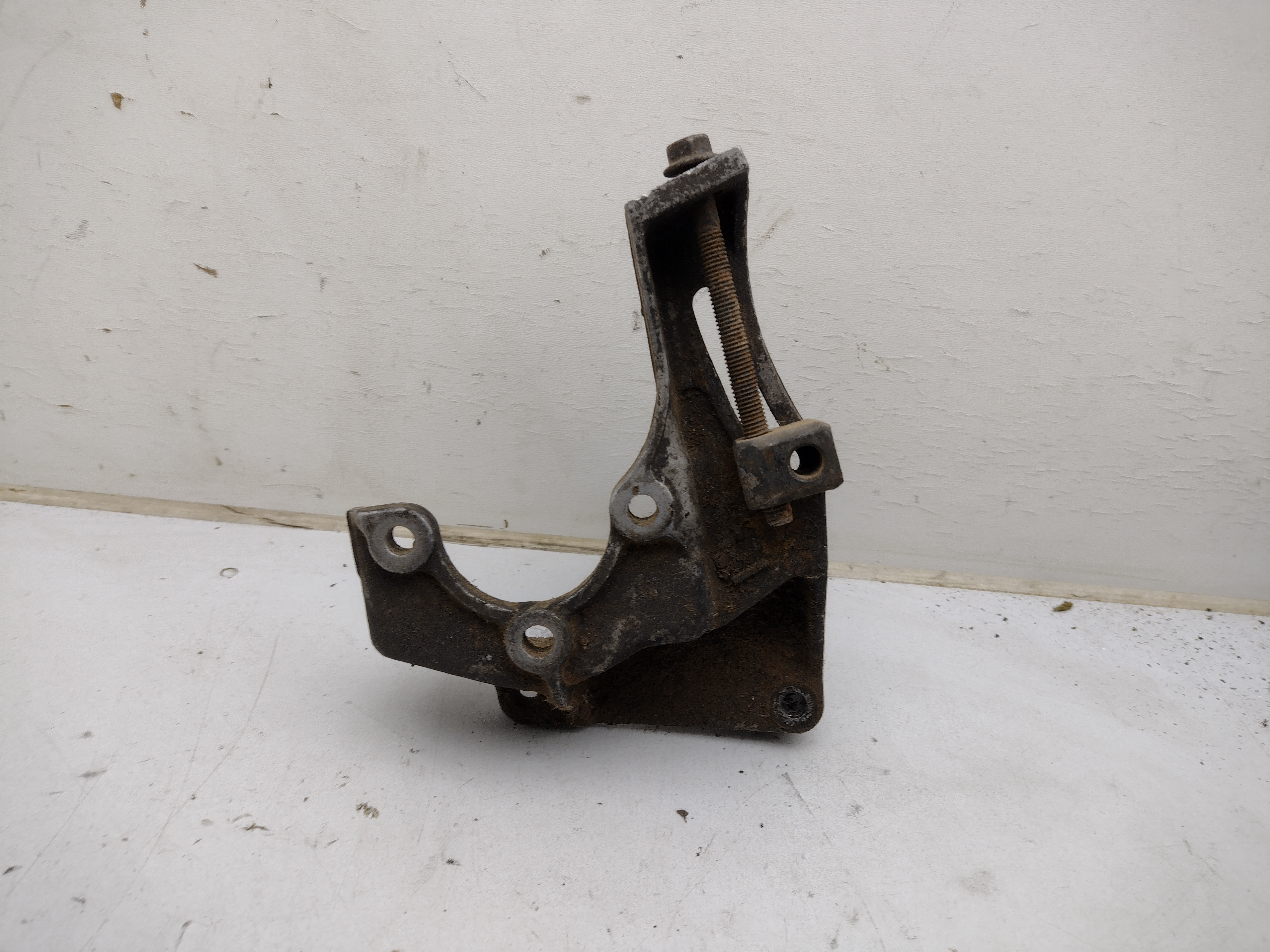 Halter Servopumpe + Keilriemenspanner für Subaru Impreza GC GF 93-00