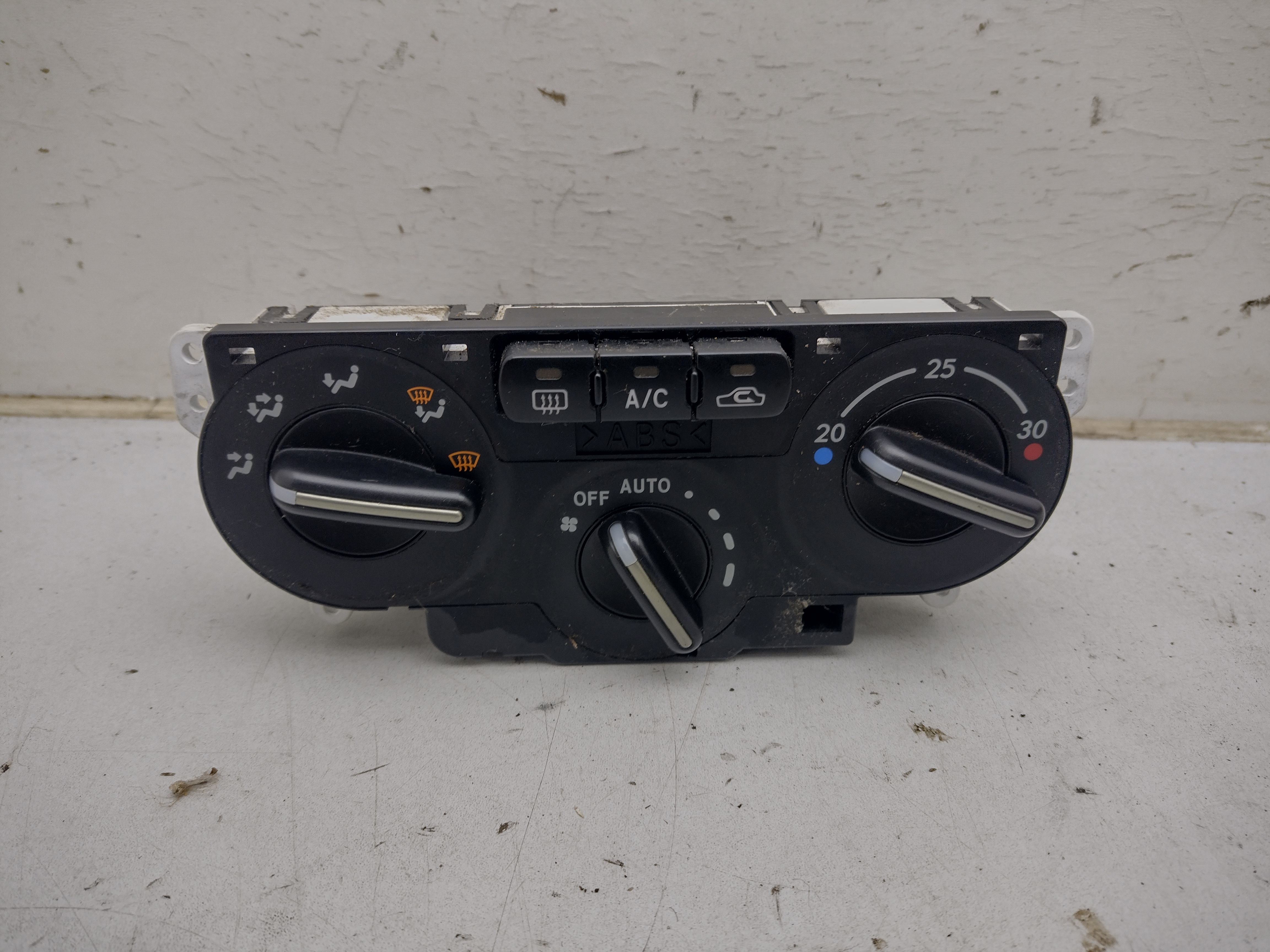 Klimabedienteil 72311FE001 für Subaru Impreza GD GG 01-04 Bugeye Blobeye