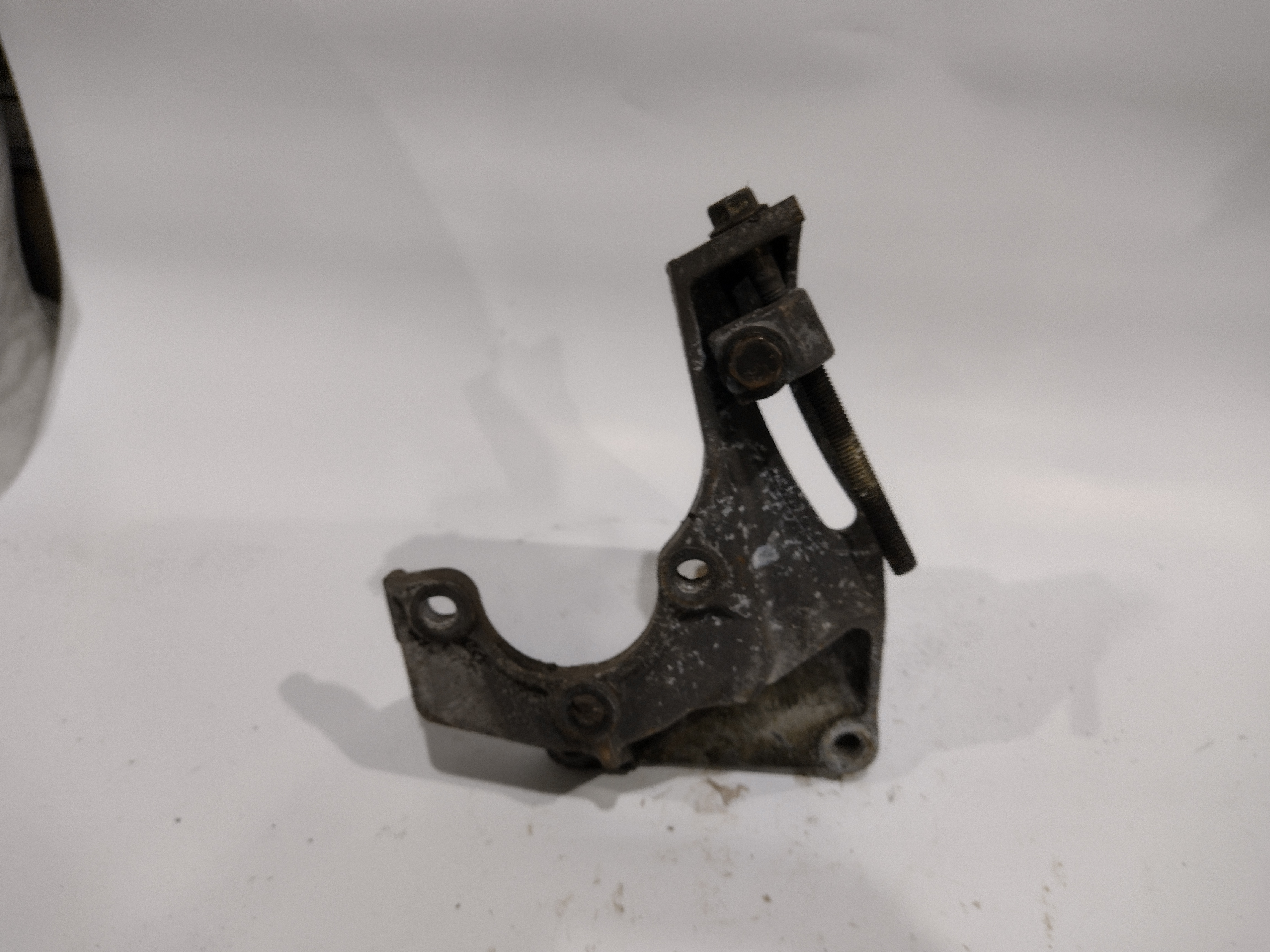 Halter Servopumpe Riemenspanner für Subaru Legacy BD BG 2.0l EJ20 85 KW 116 PS