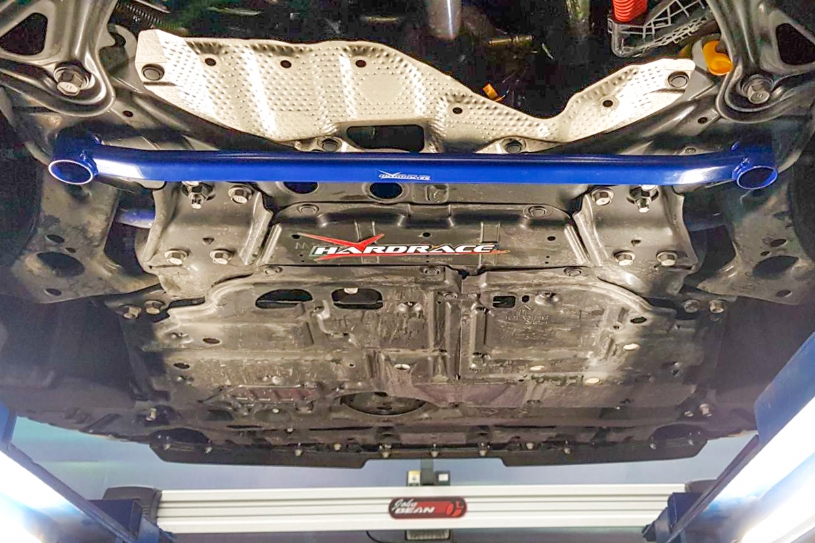 Hardrace Strebe unten vorne für Toyota Prius Alpha ZVW40