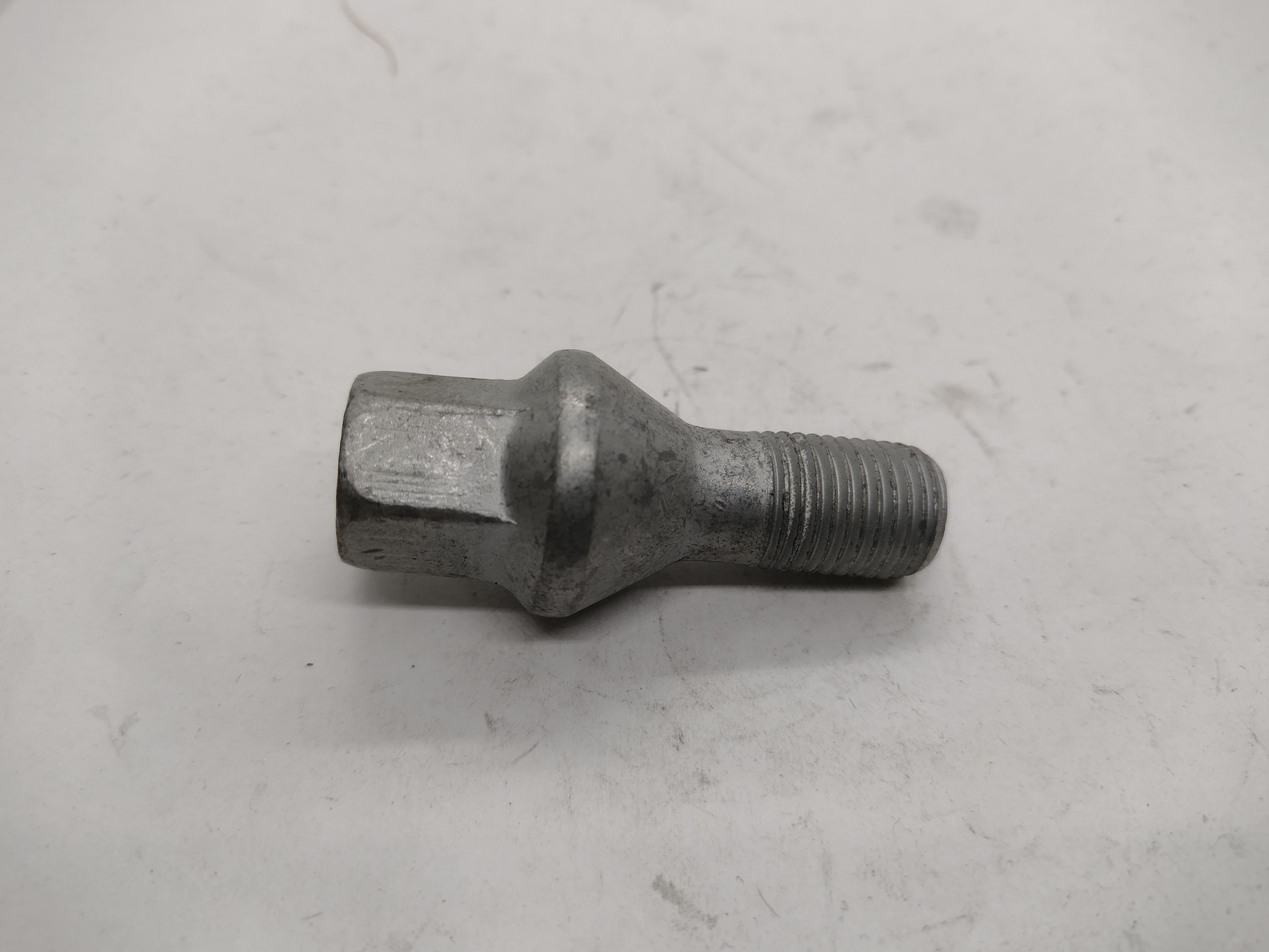 Peugeot 807 / Citroen C8 Radschraube 14x1,5 540568 NEU NOS NEW