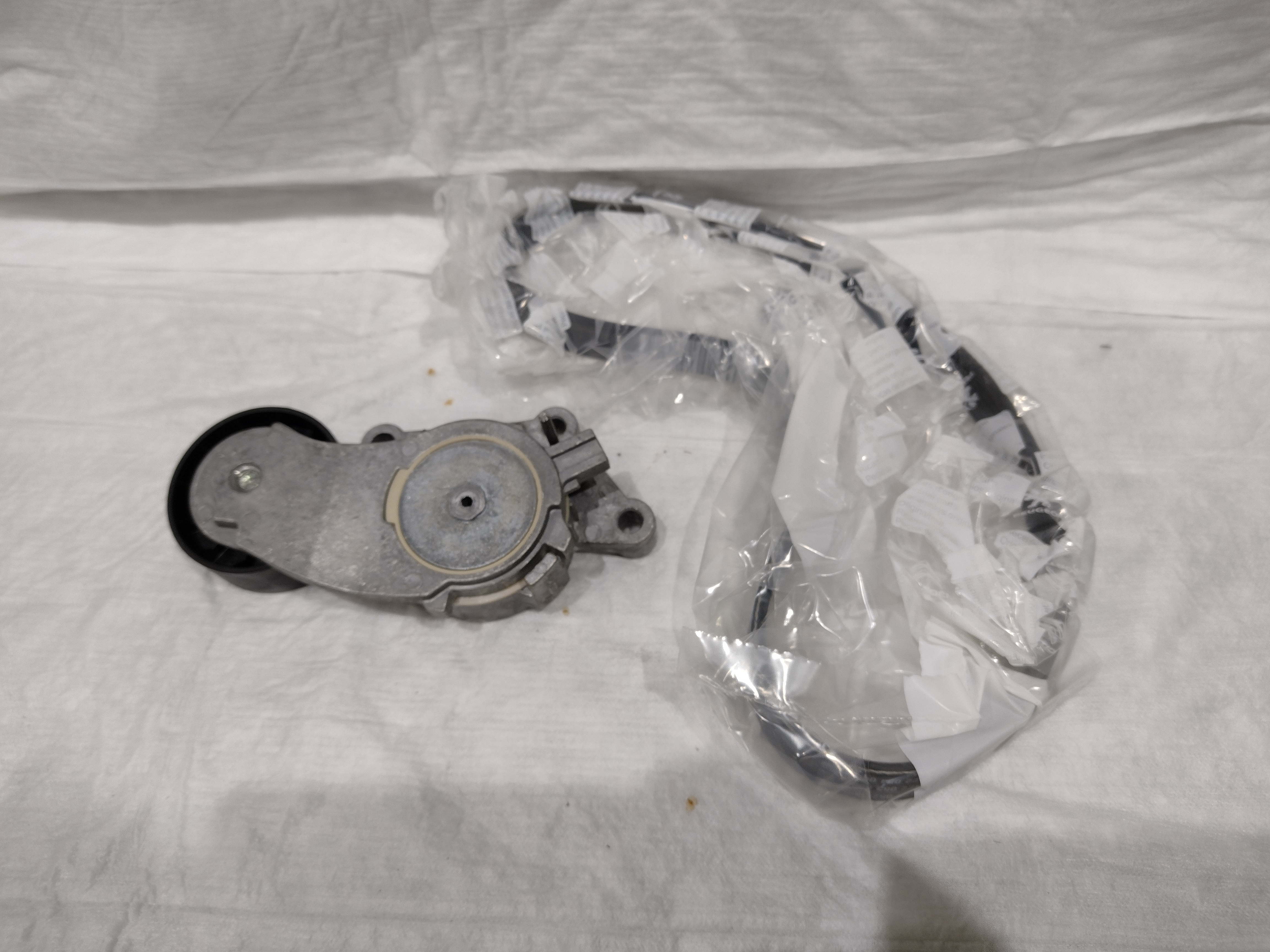 Peugeot / Citroen Keilrippenriemensatz 1611277980 NEU NOS NEW