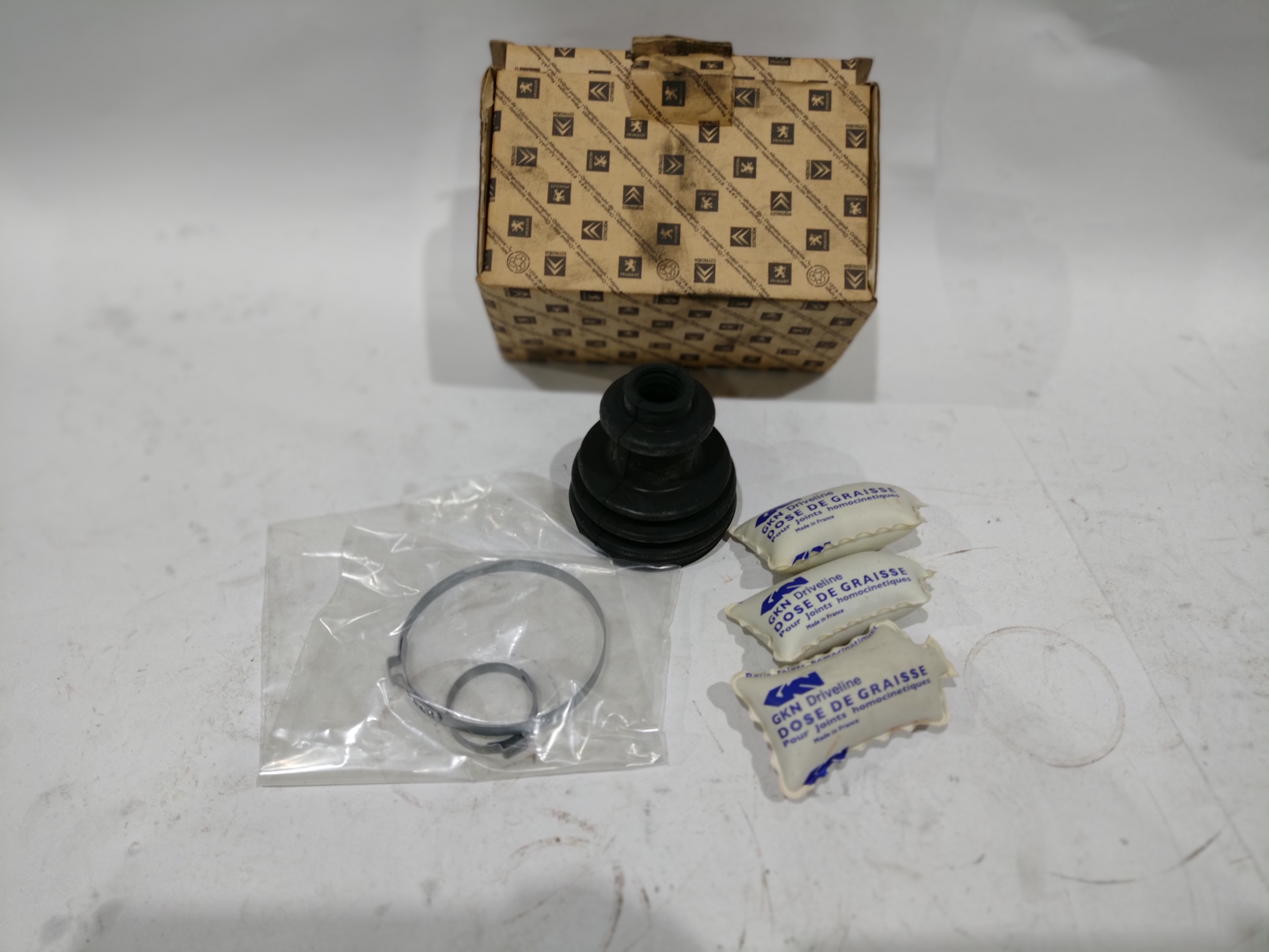 Peugeot 205 106 / Citroen AX Manschettensatz Radseite 329381 NEU NOS NEW