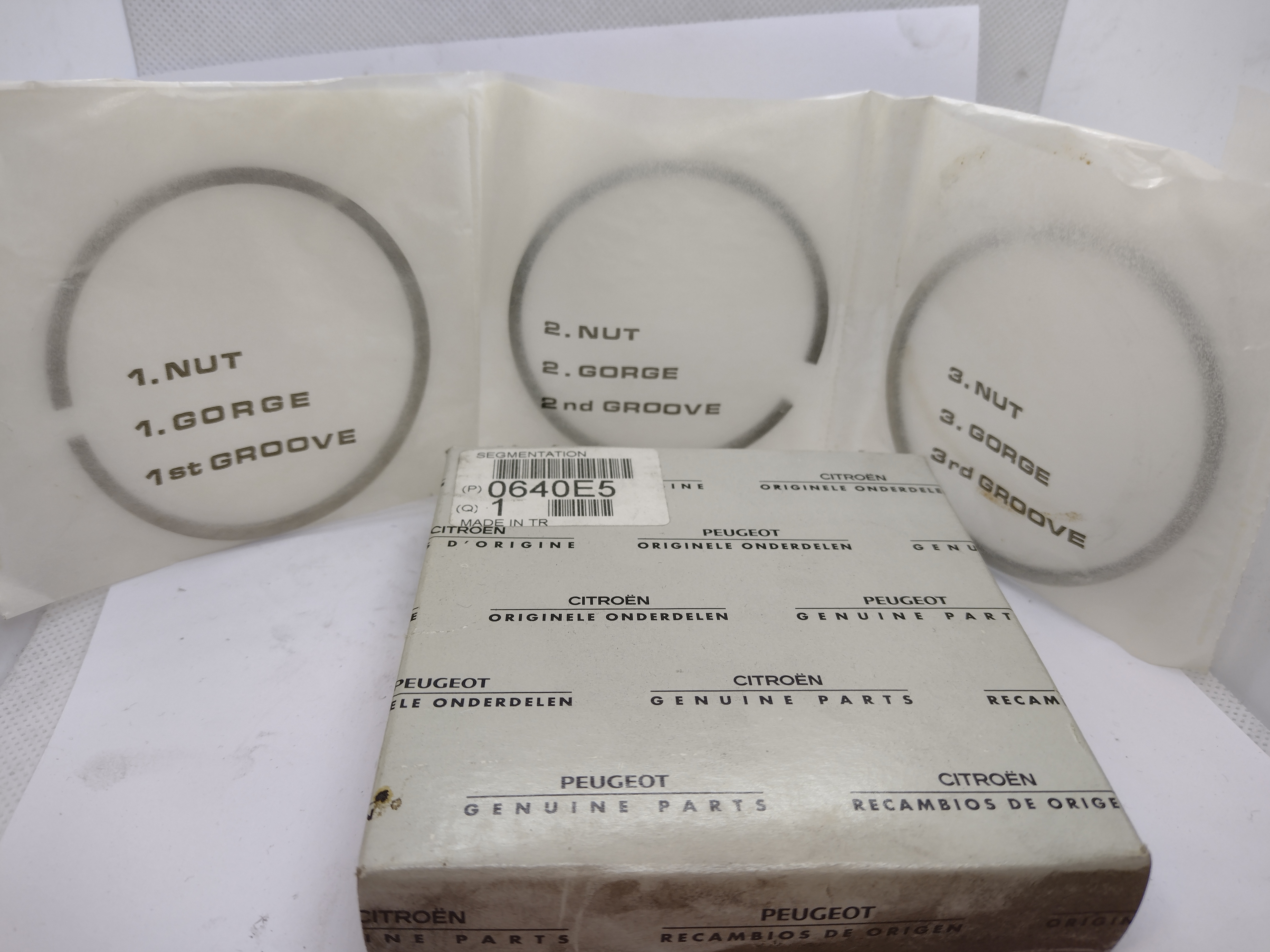 Citroen / Peugeot SATZ KOLBENRINGEN 0640E5 NEU NOS NEW