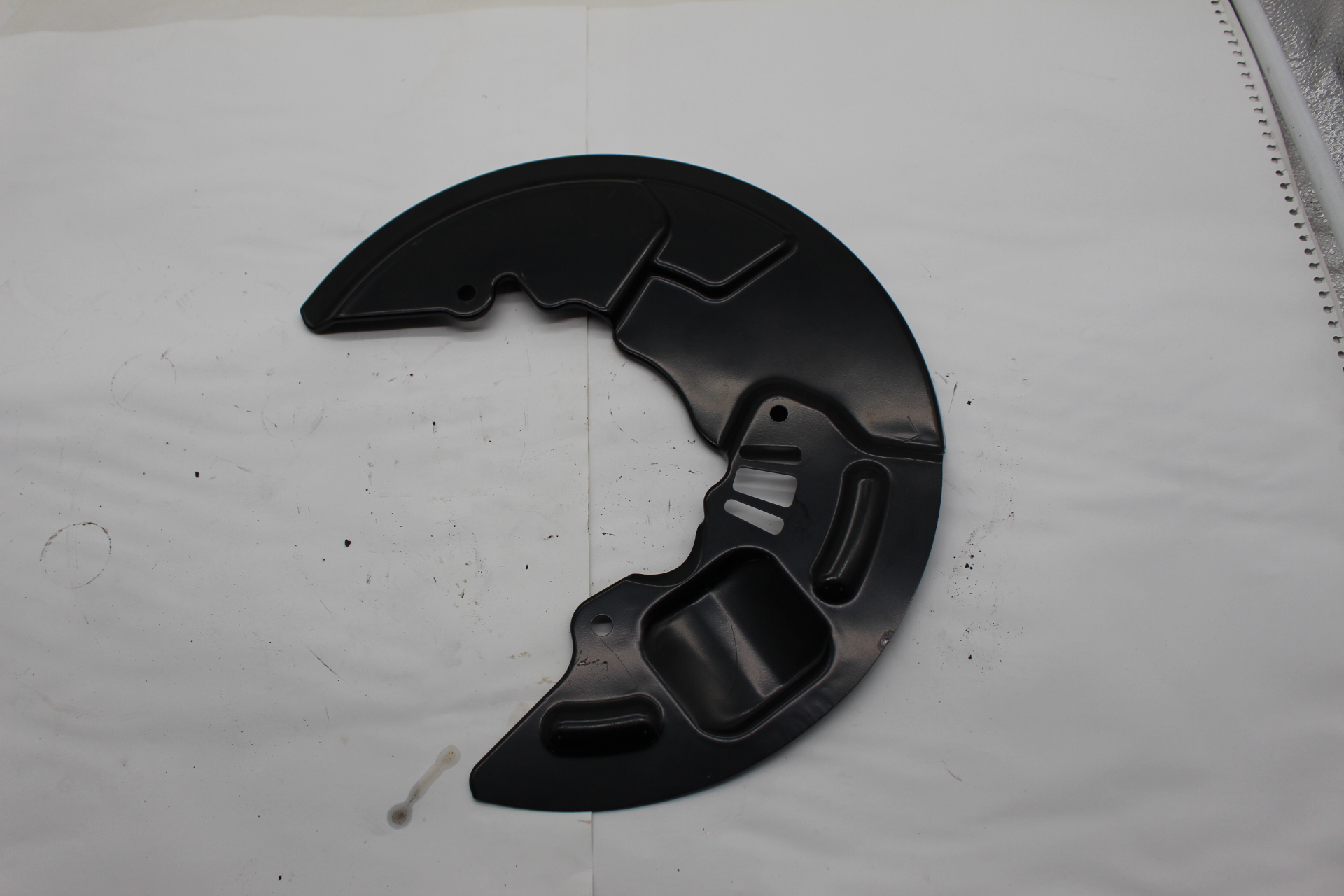 Ankerblech Vorderachse links 26290FE030 für Subaru Impreza STI 2005–2007 mit 5x114,3