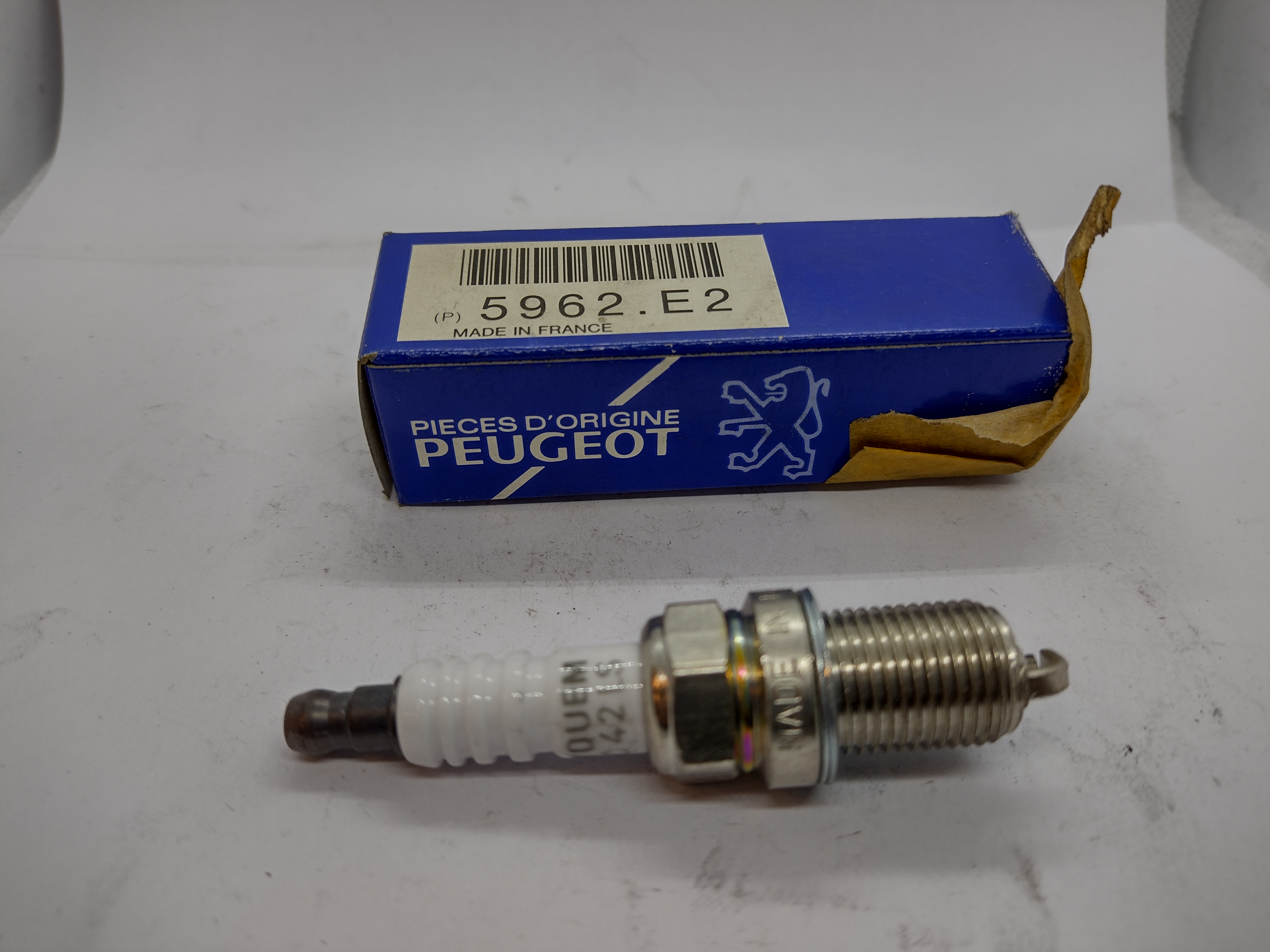 Original Peugeot Zündkerze 5962E2 NEU NOS NEW