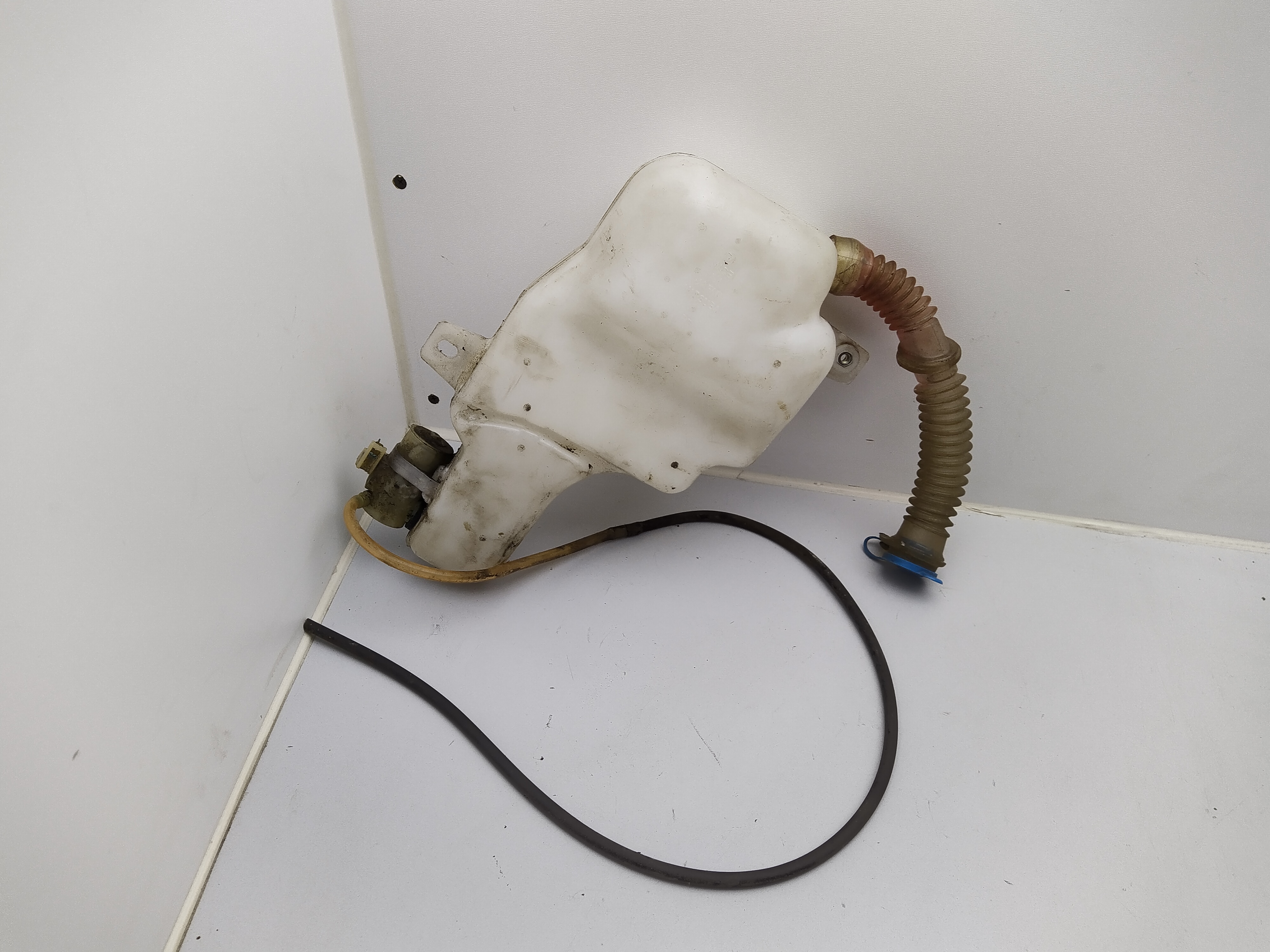 Wischwasserbehälter hinten mit Pumpe für Subaru Legacy I 2,0 BJF 4WD