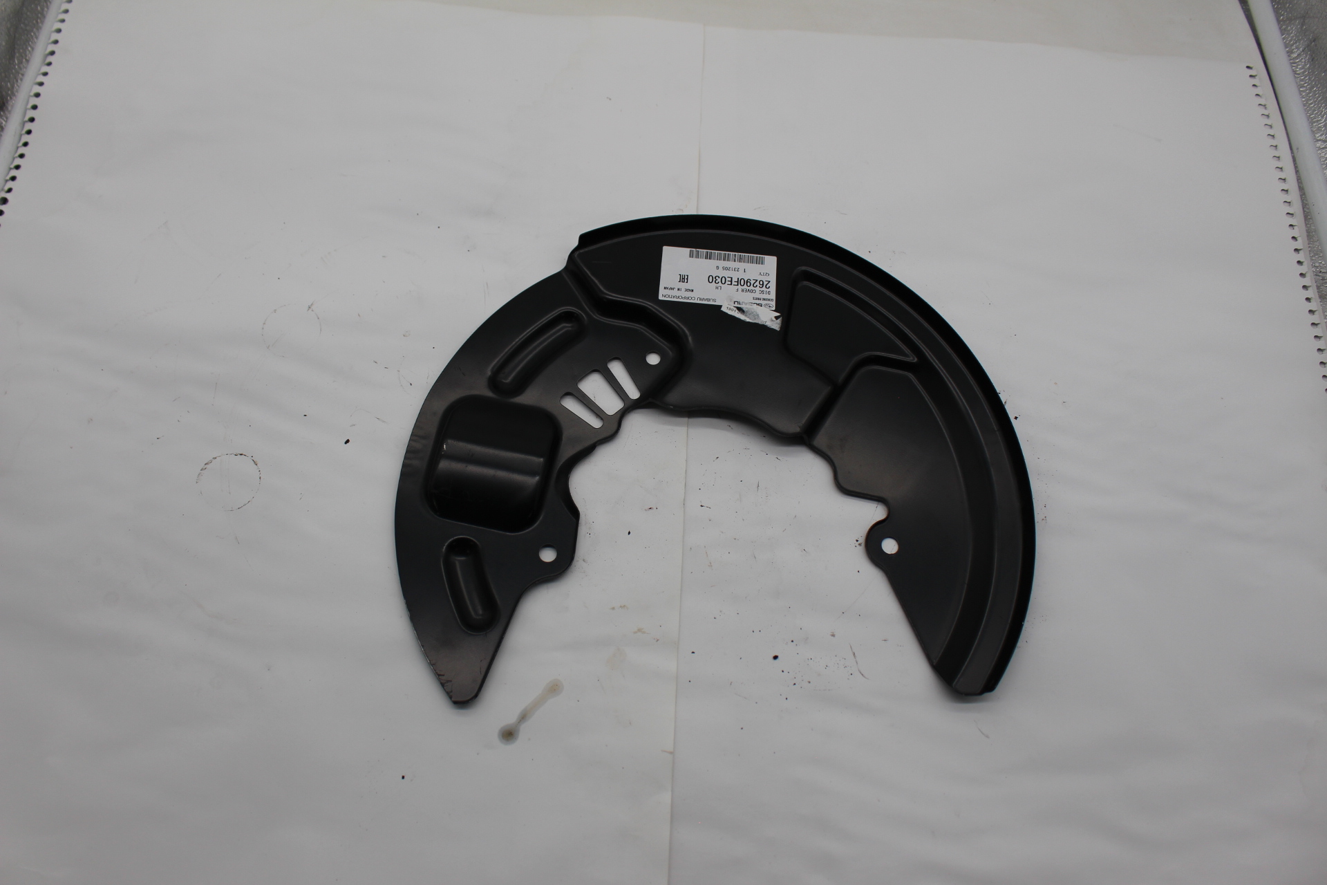 Ankerblech Vorderachse links 26290FE030 für Subaru Impreza STI 2005–2007 mit 5x114,3