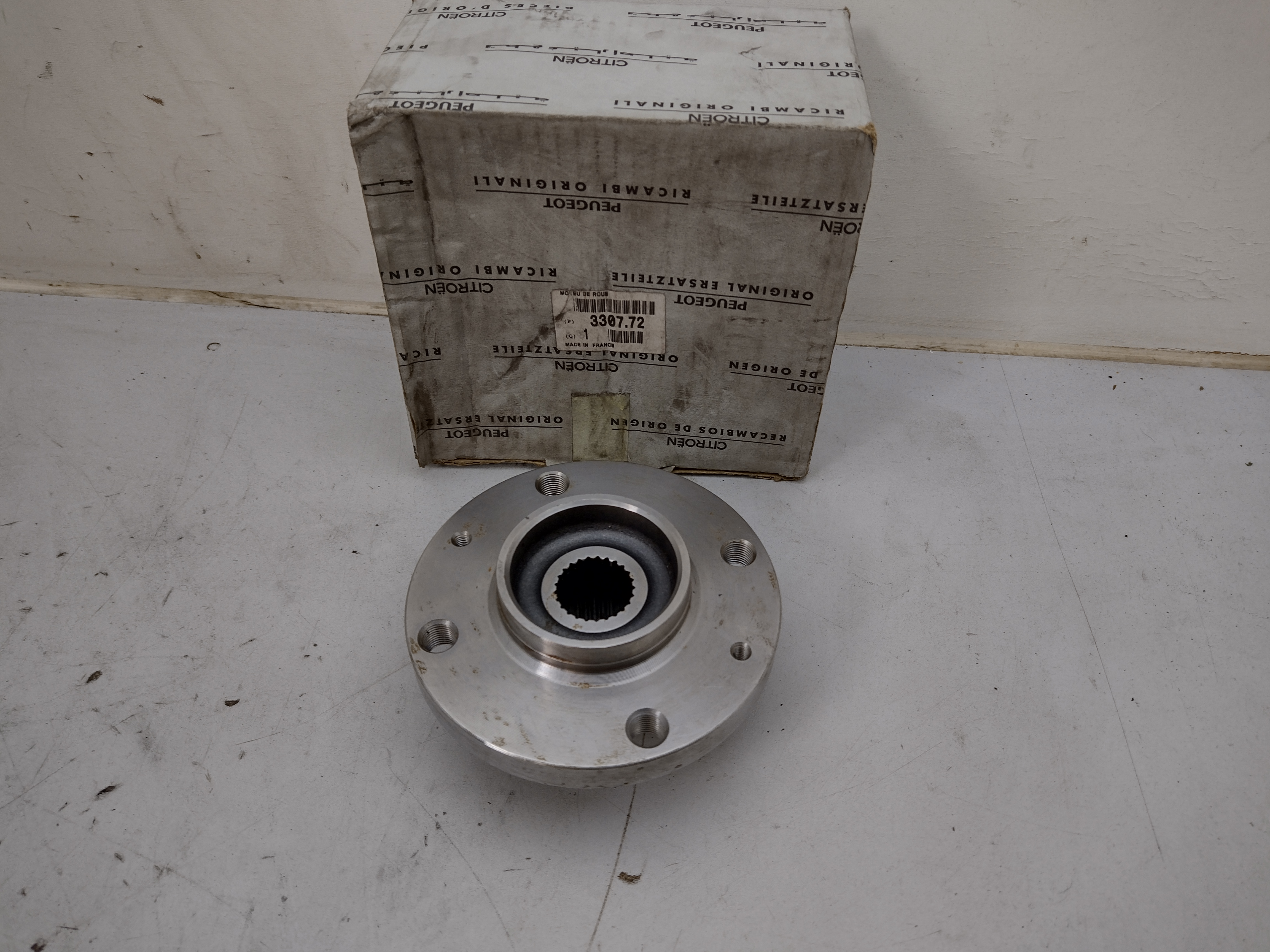 Peugeot / Citroen RADNABE VORN 330772 NOS NEW OEM