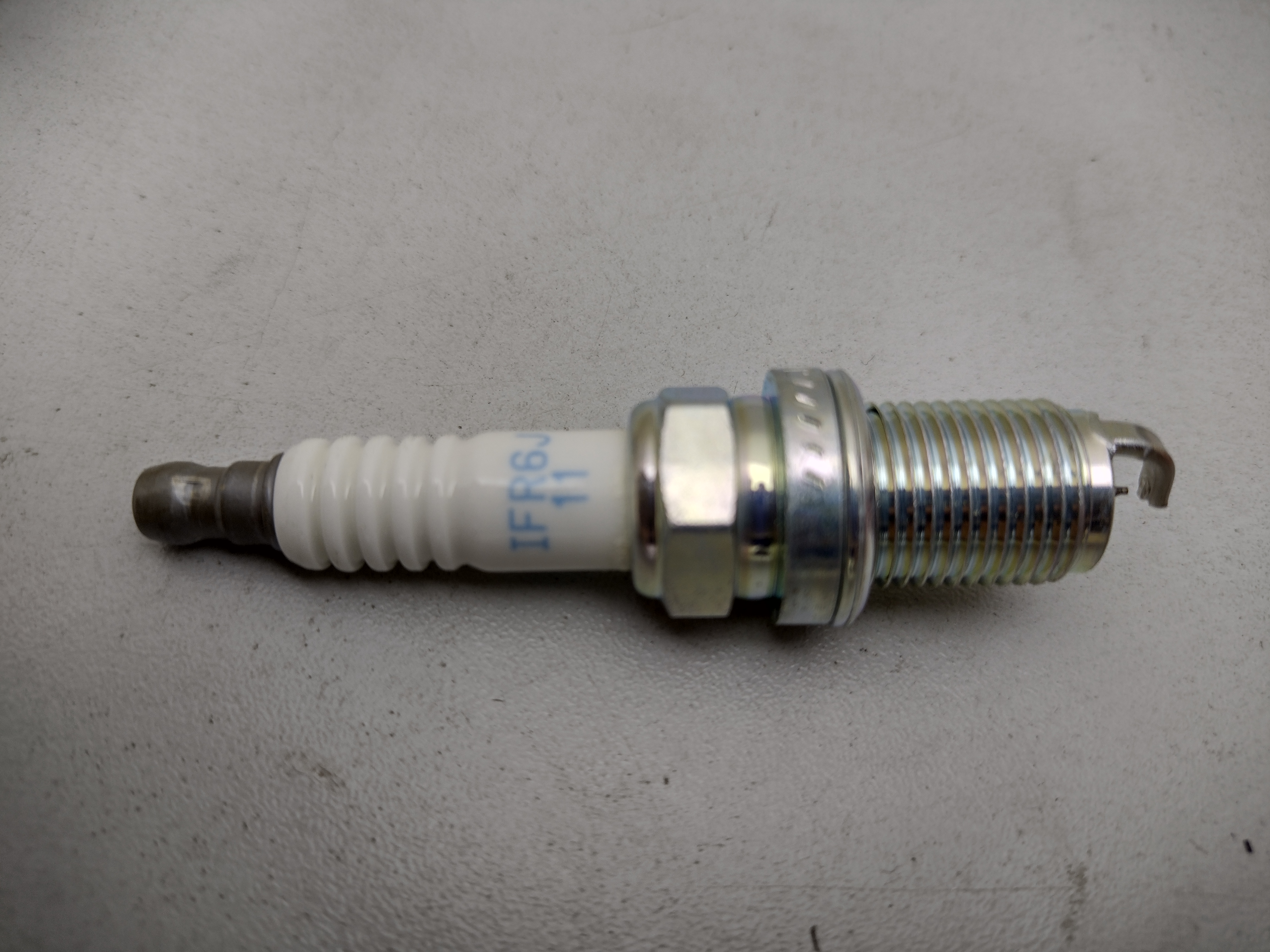 SUZUKI 0948200550 NGK IFR6J1 Zündkerze für Subaru und SUZUKI