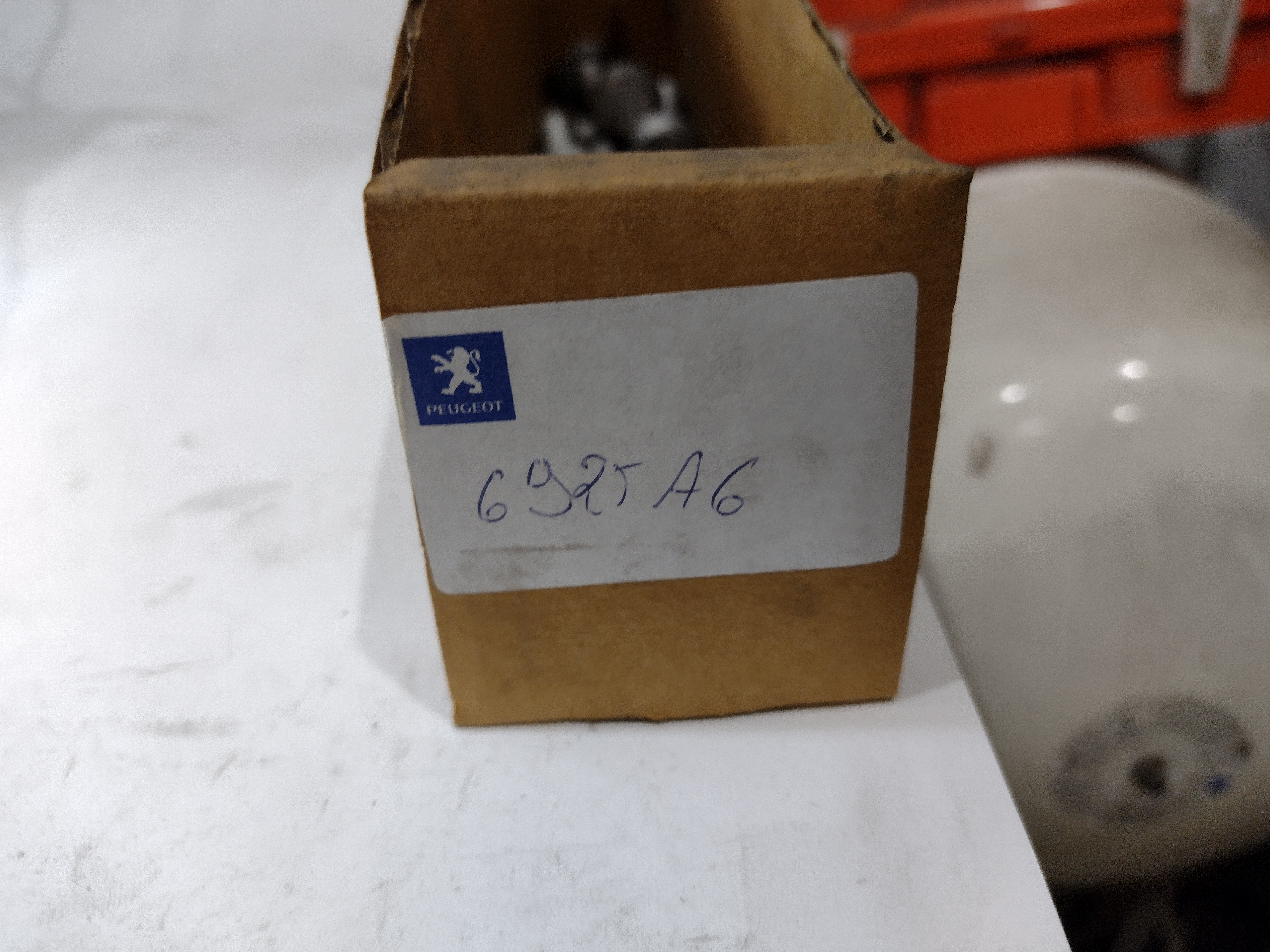 Peugeot / Citroen ANSATZSCHRAUBE 6925A6 NEU NOS NEW