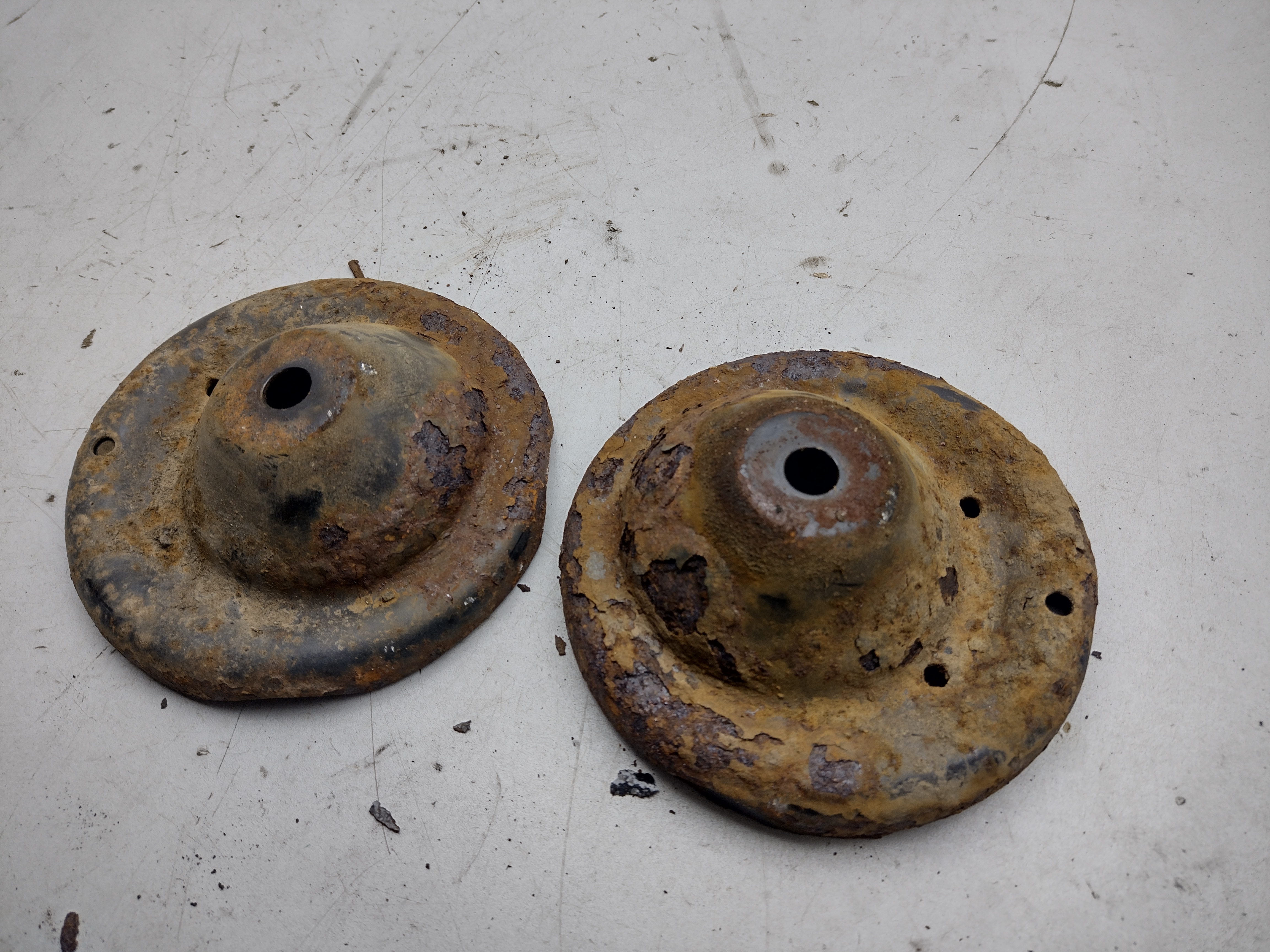 Satz Federteller vorne für Subaru Impreza GC GF 93-00