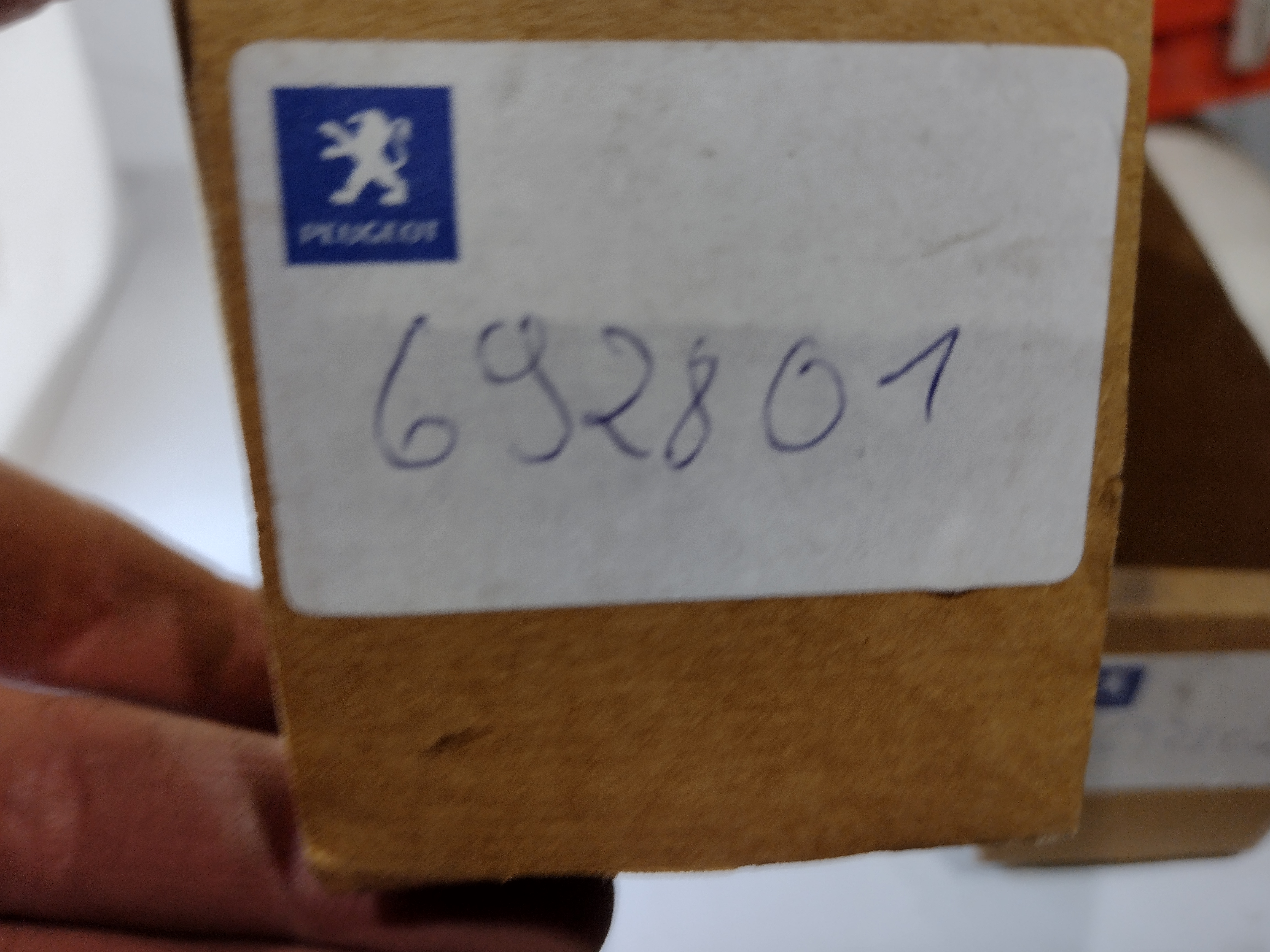 Peugeot / Citroen Schraube M7x1 692801 NEU NOS NEW