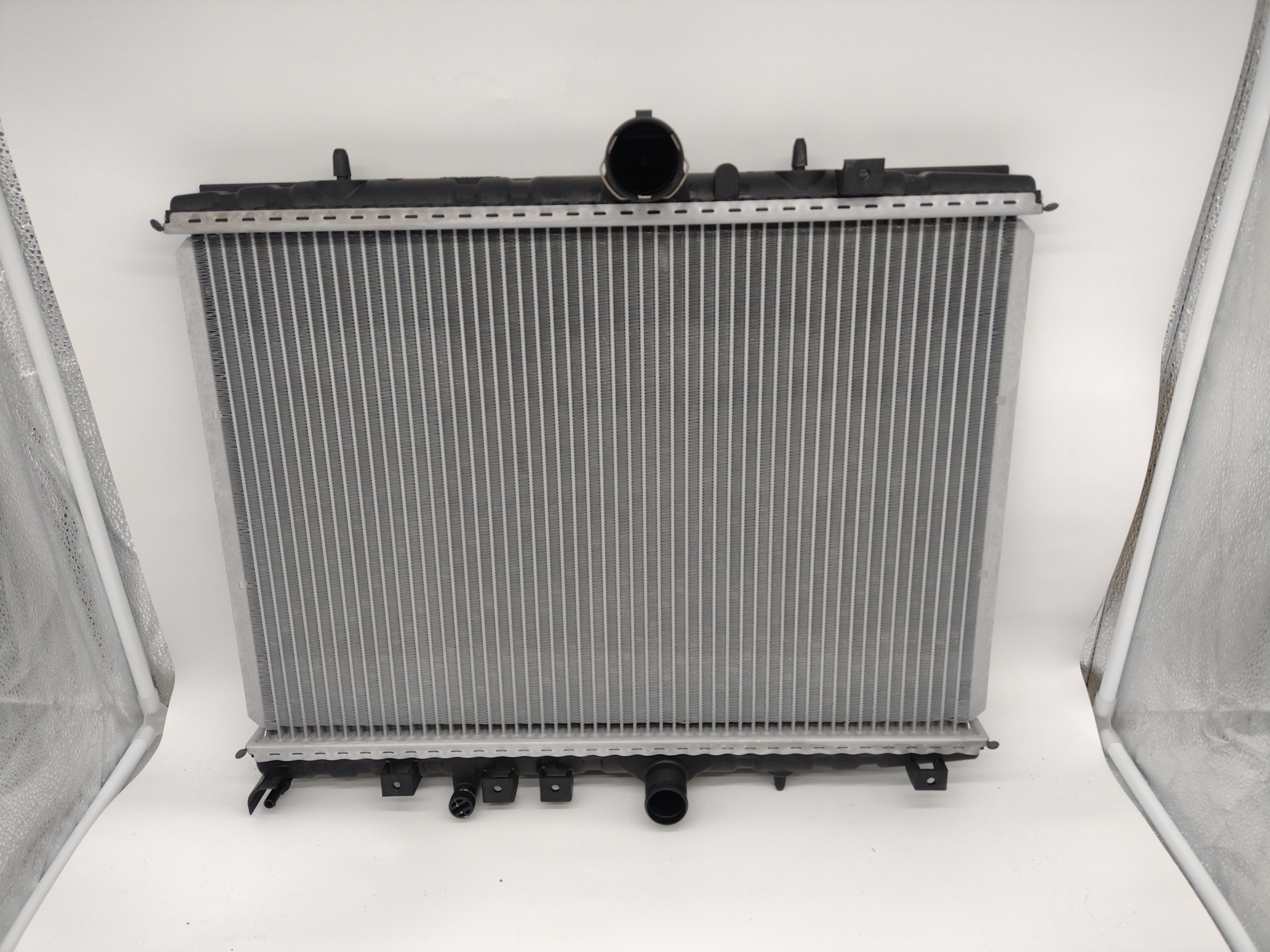 Peugeot 406 / Citroen C5 Wasserkühler Kühler 133068 NEU NOS NEW OEM