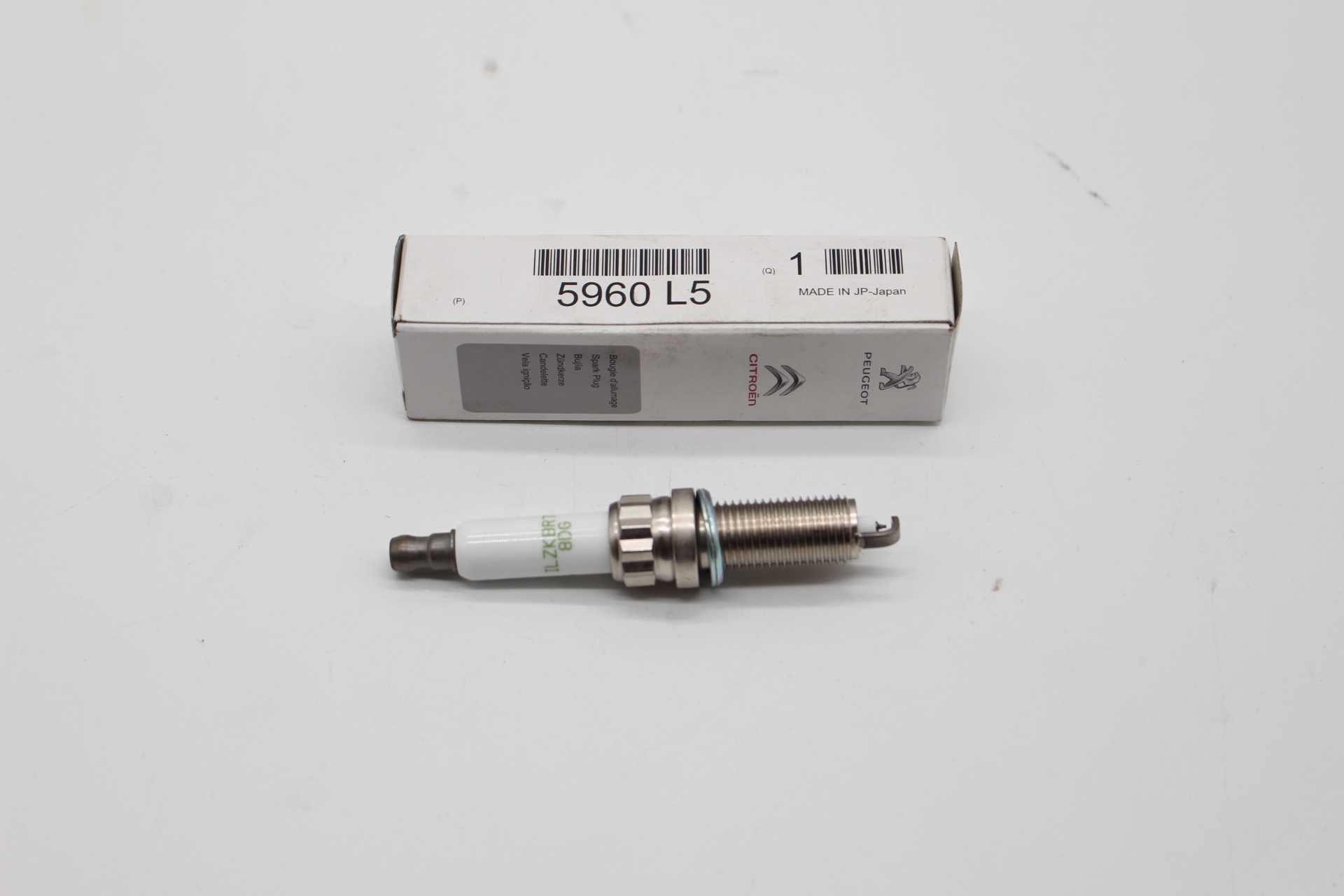 Peugeot / Citroen Zündkerze 5960L5 NGK ILZKBR7B8DG NEU NOS NEW