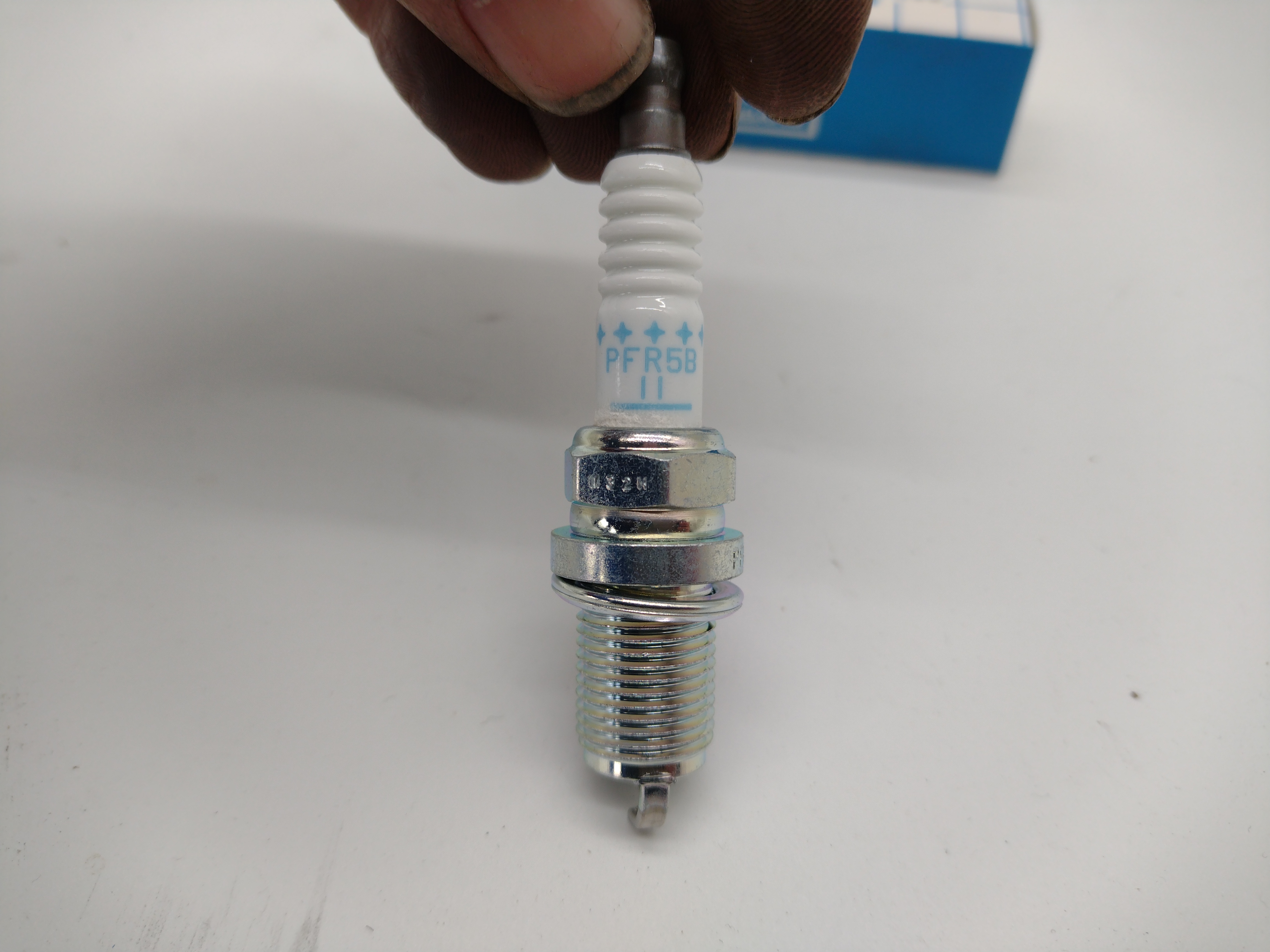 Zündkerze 22401AA570 , NGK PFR5B-11 für Subaru Legacy 4 Bl BL 2.5l EJ25