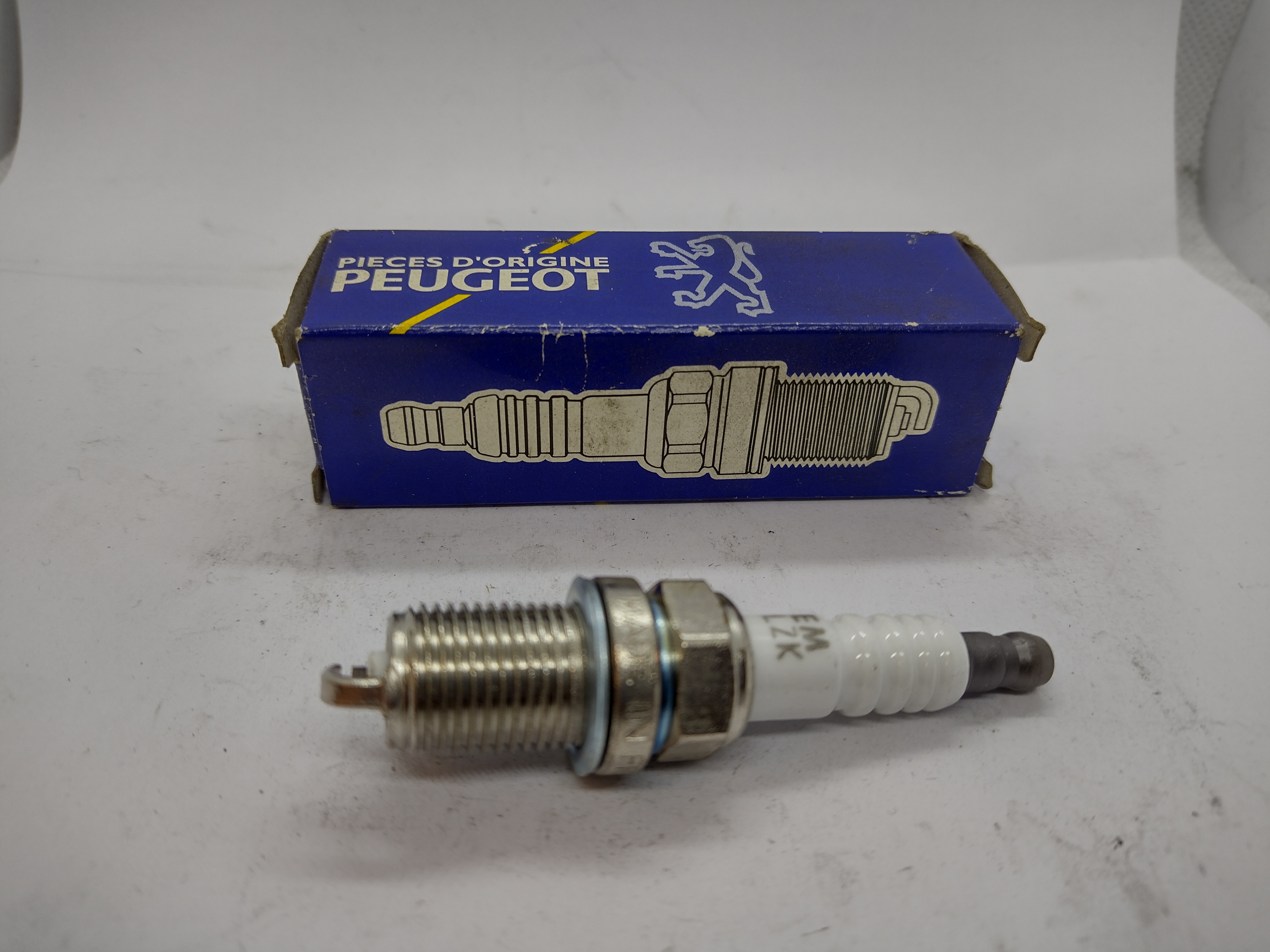 Original Peugeot Zündkerze 59626V Eyquem RFC58LZK NEU NOS NEW