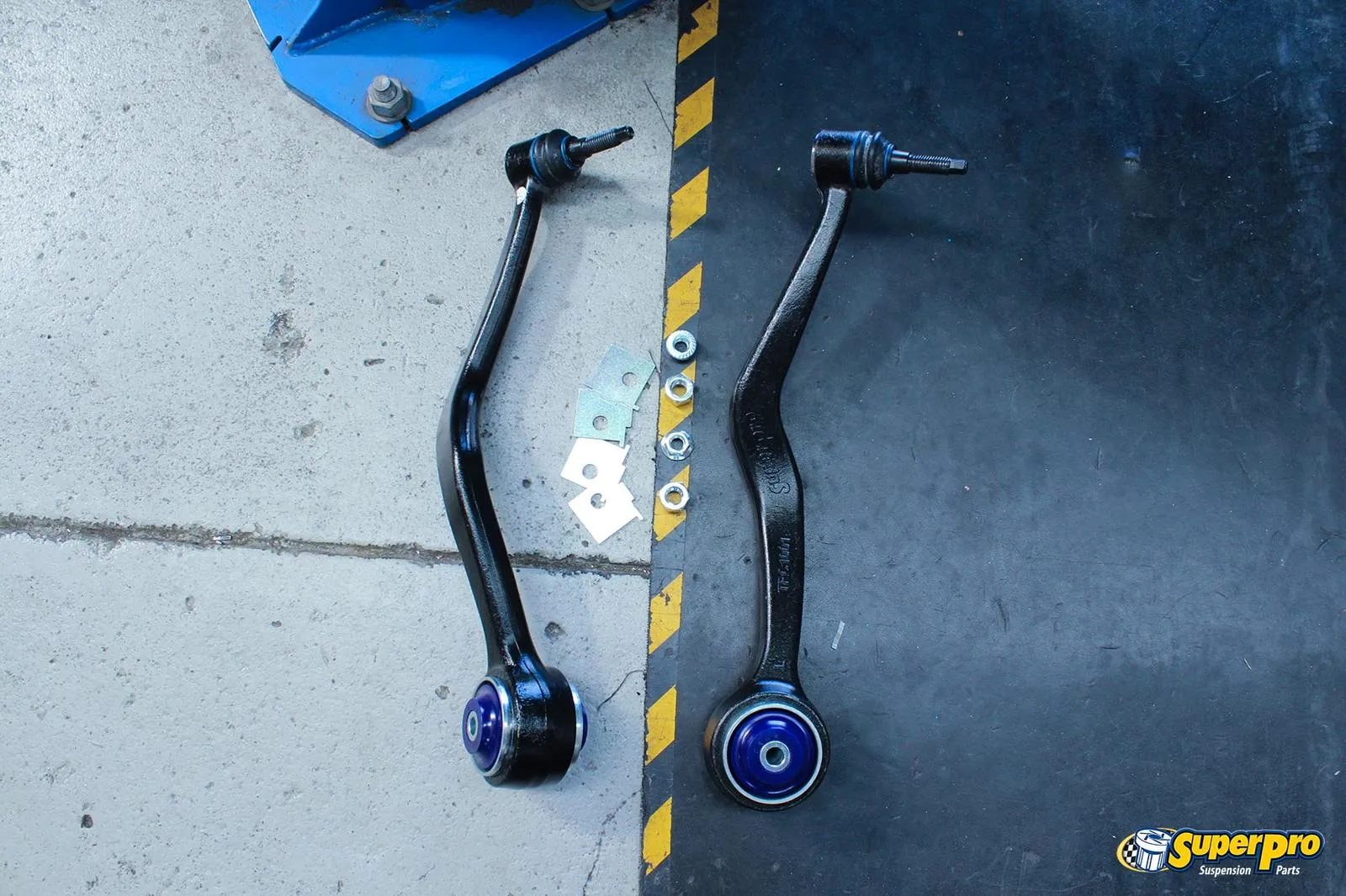 SuperPro Nachlauf Arm komplett für Hdt Commodore VC/VH / Holden Calais VE / Caprice WM / Commodore VE / Statesman WM