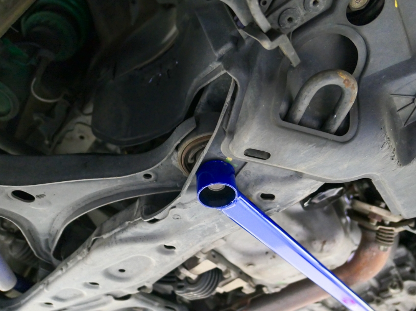 Hardrace Strebe unten vorne für Honda Civic 8. FD, Civic 9. FG, FB
