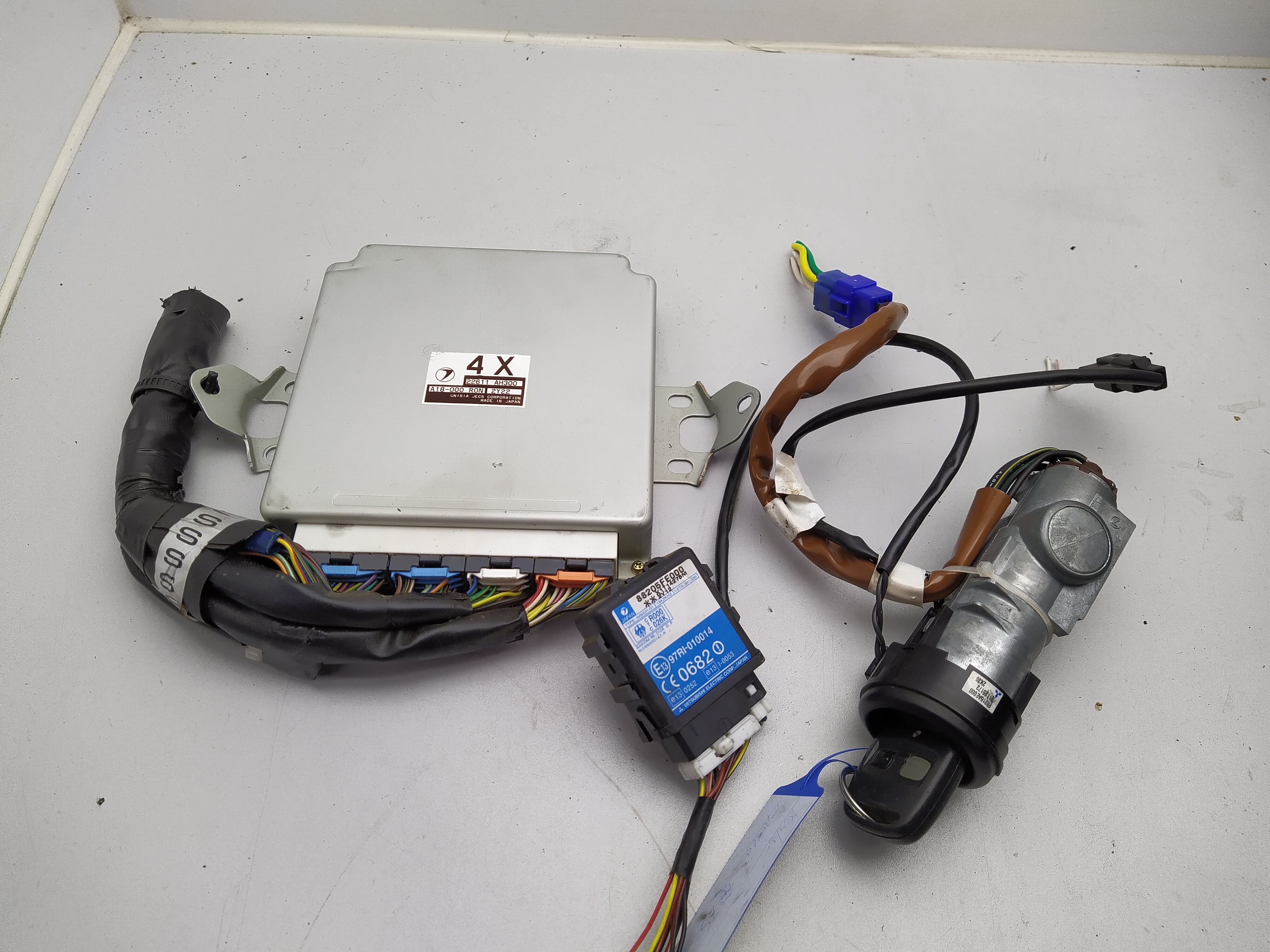 Motorsteuergerät mit WFS ECU Steuergerät für Subaru Impreza 1.6 TS GD GG Newage 01-07 4X 22611 AH300