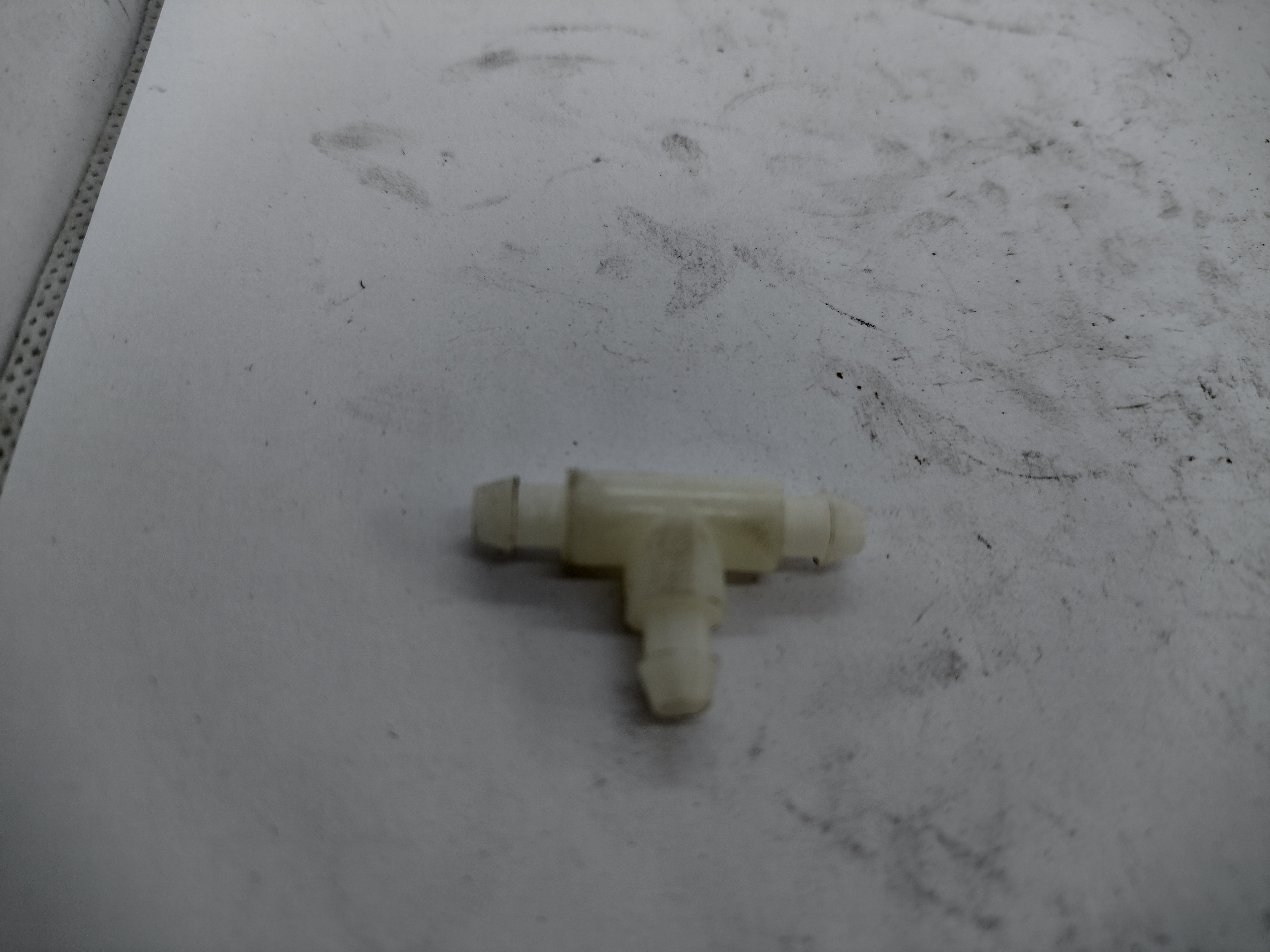 Peugeot / Citroen T-Stück, Scheibenwaschleitung zur Düse 643327 NEU NOS NEW OEM