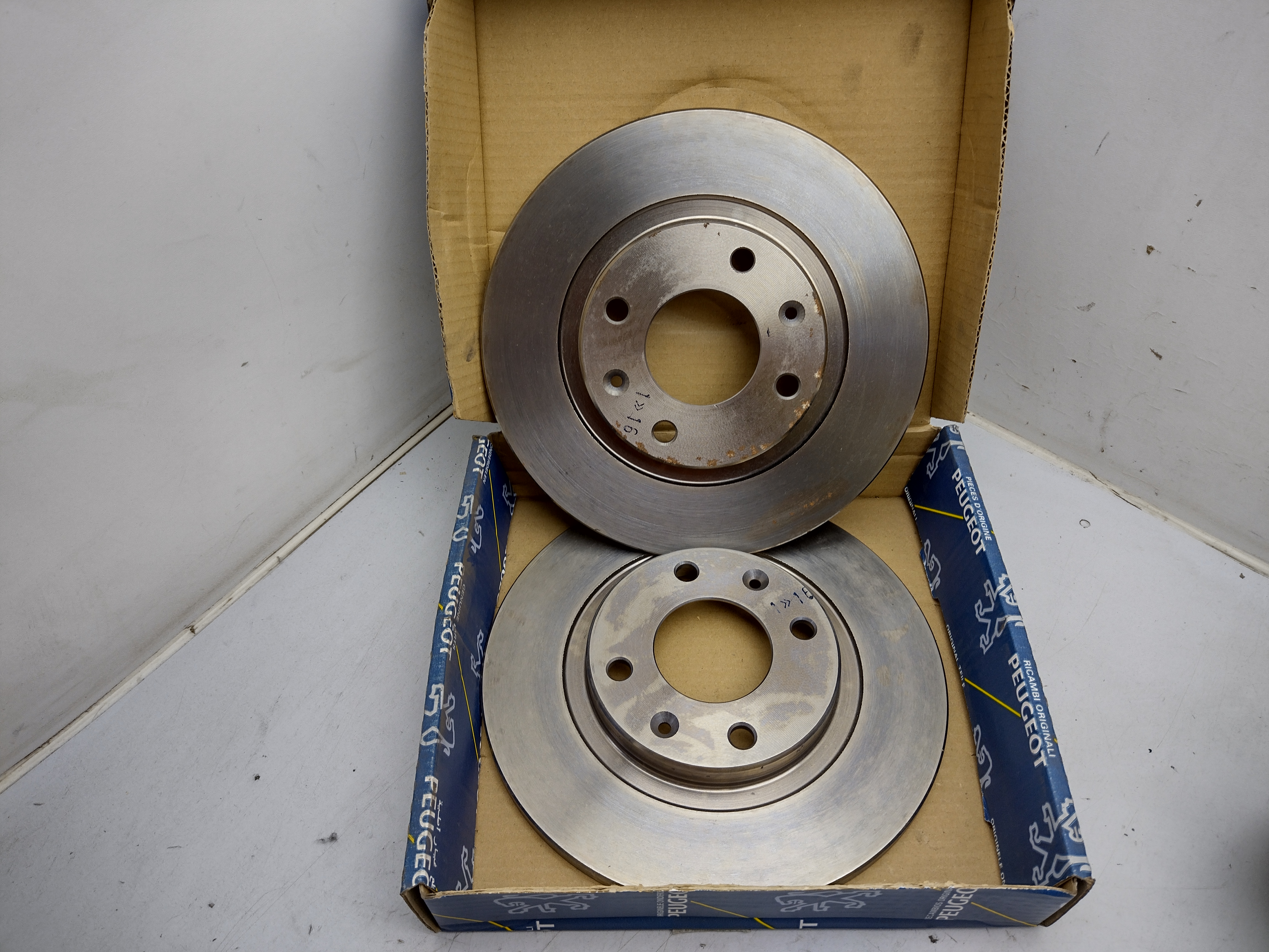 Peugeot 305 405 / Citroen BX Bremsscheibensatz vorne 4246A9 NOS NEW OEM