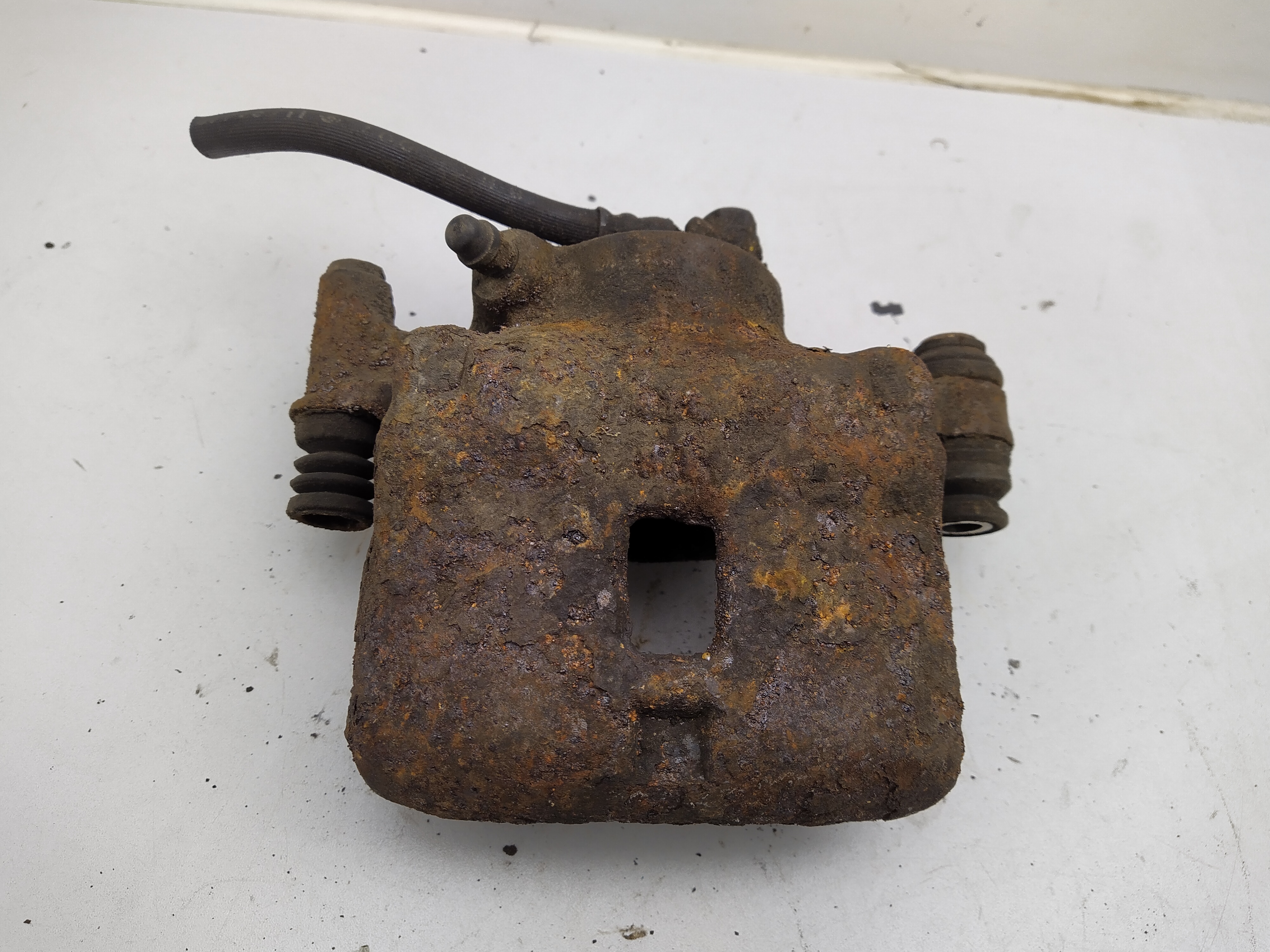 Bremssattel vorne links SUBARU IMPREZA GC GF Legacy BD BG Forester SF