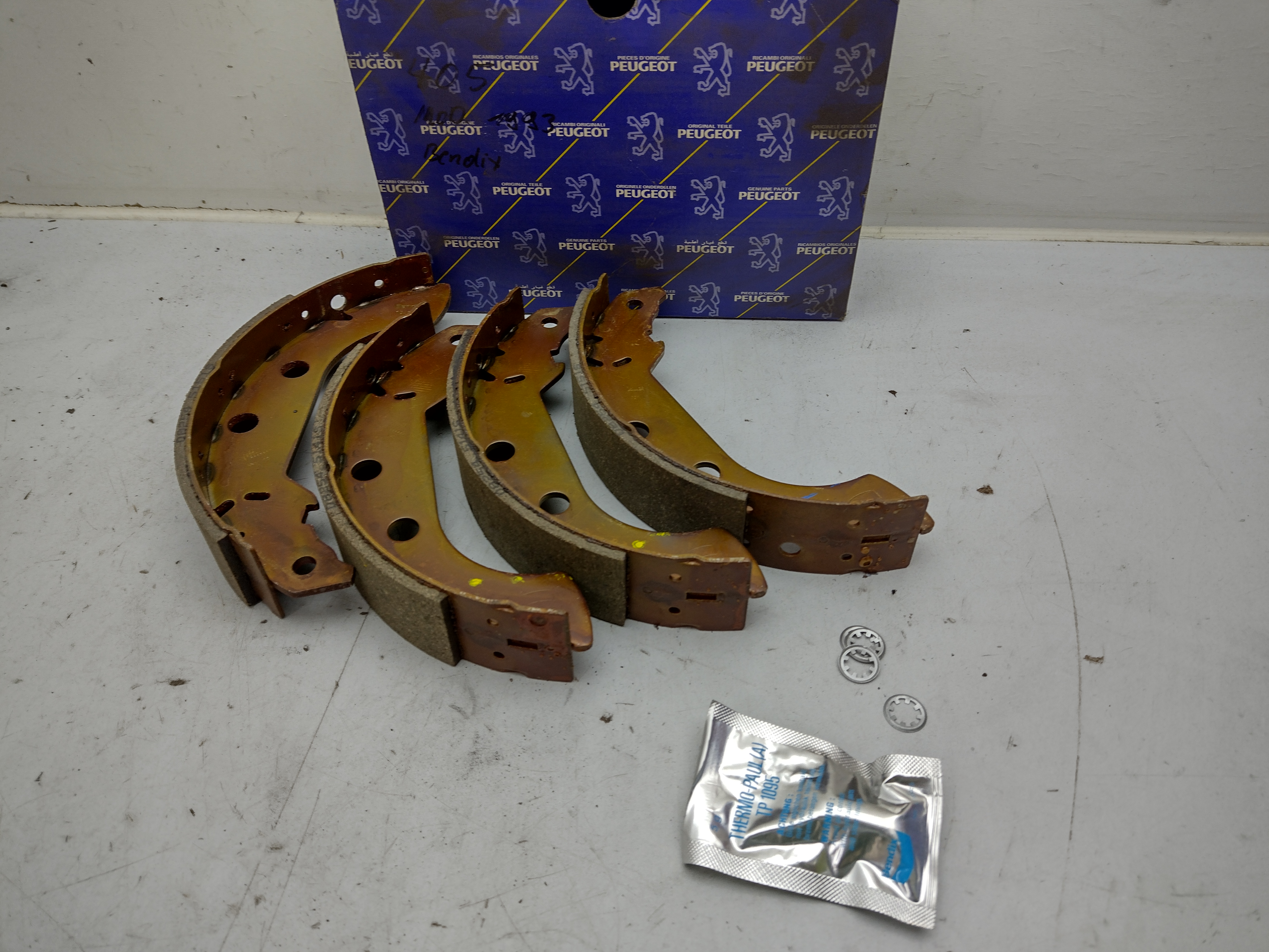 Peugeot / Citroen Bremsbackensatz 424155 NOS NEW OEM