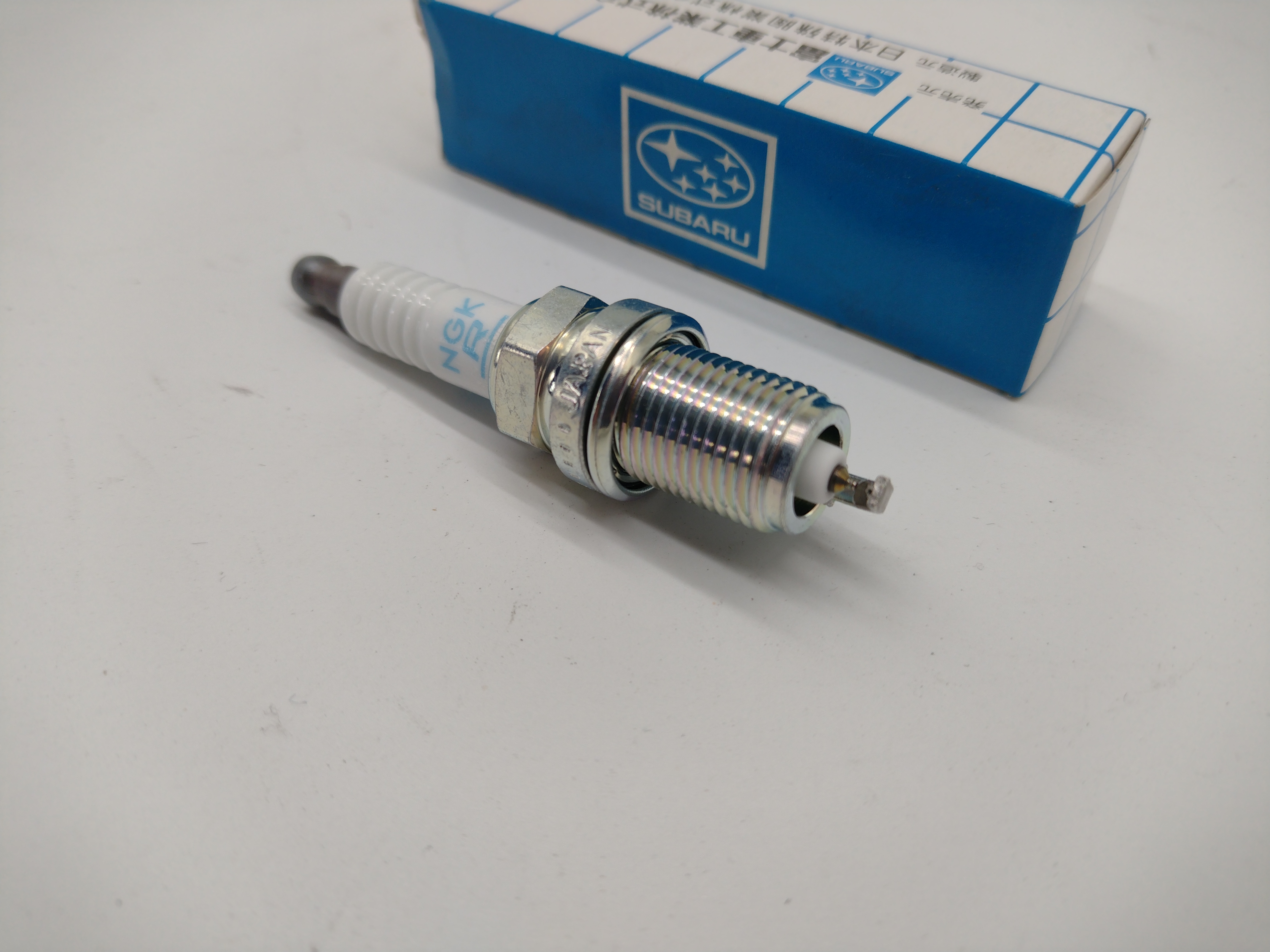 Zündkerze 22401AA570 , NGK PFR5B-11 für Subaru Legacy 4 Bl BL 2.5l EJ25