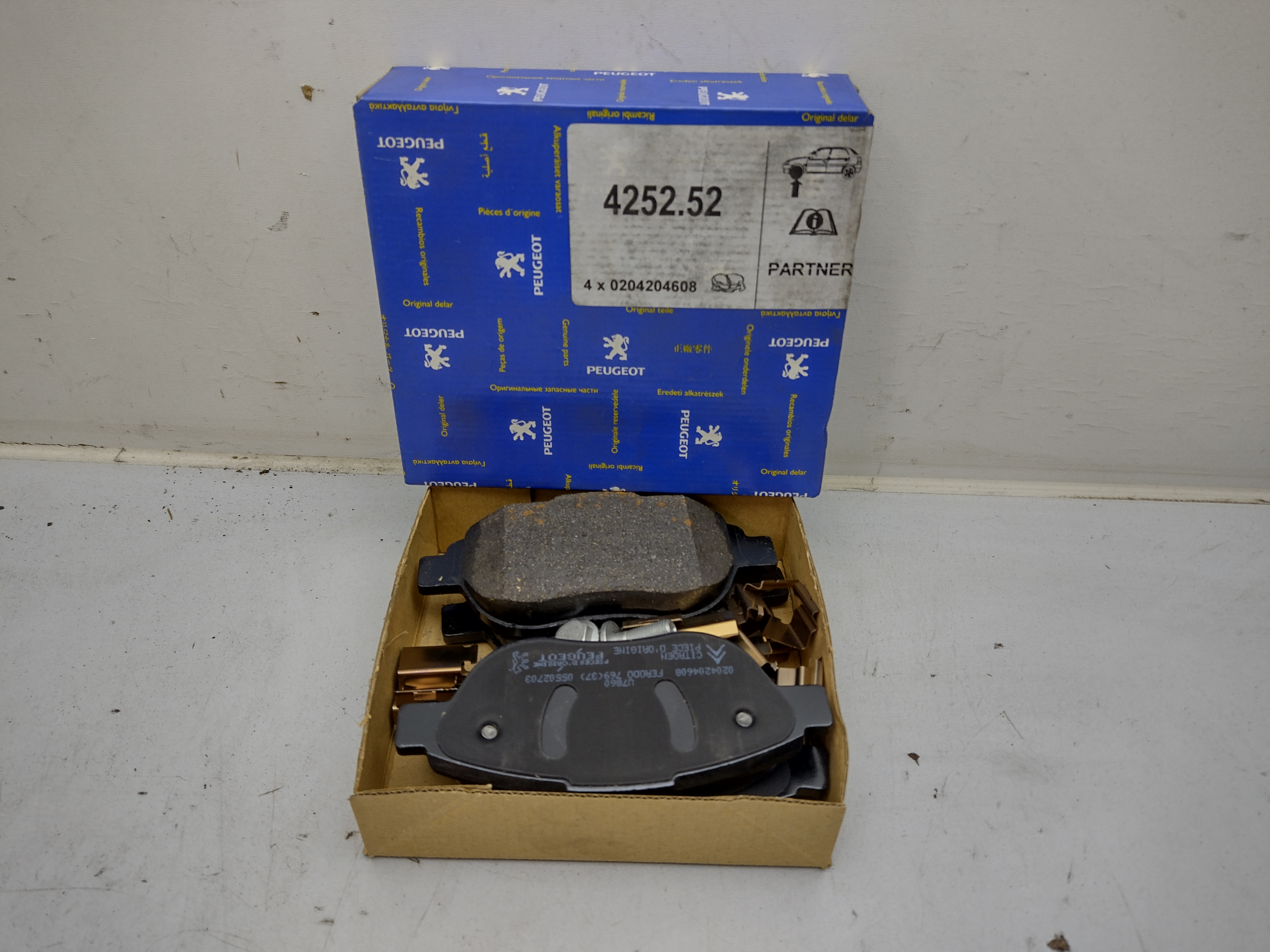 Peugeot Partner / Citroen Bremsbeläge vorne (Sys.Bosch) 425252 NOS NEW OEM