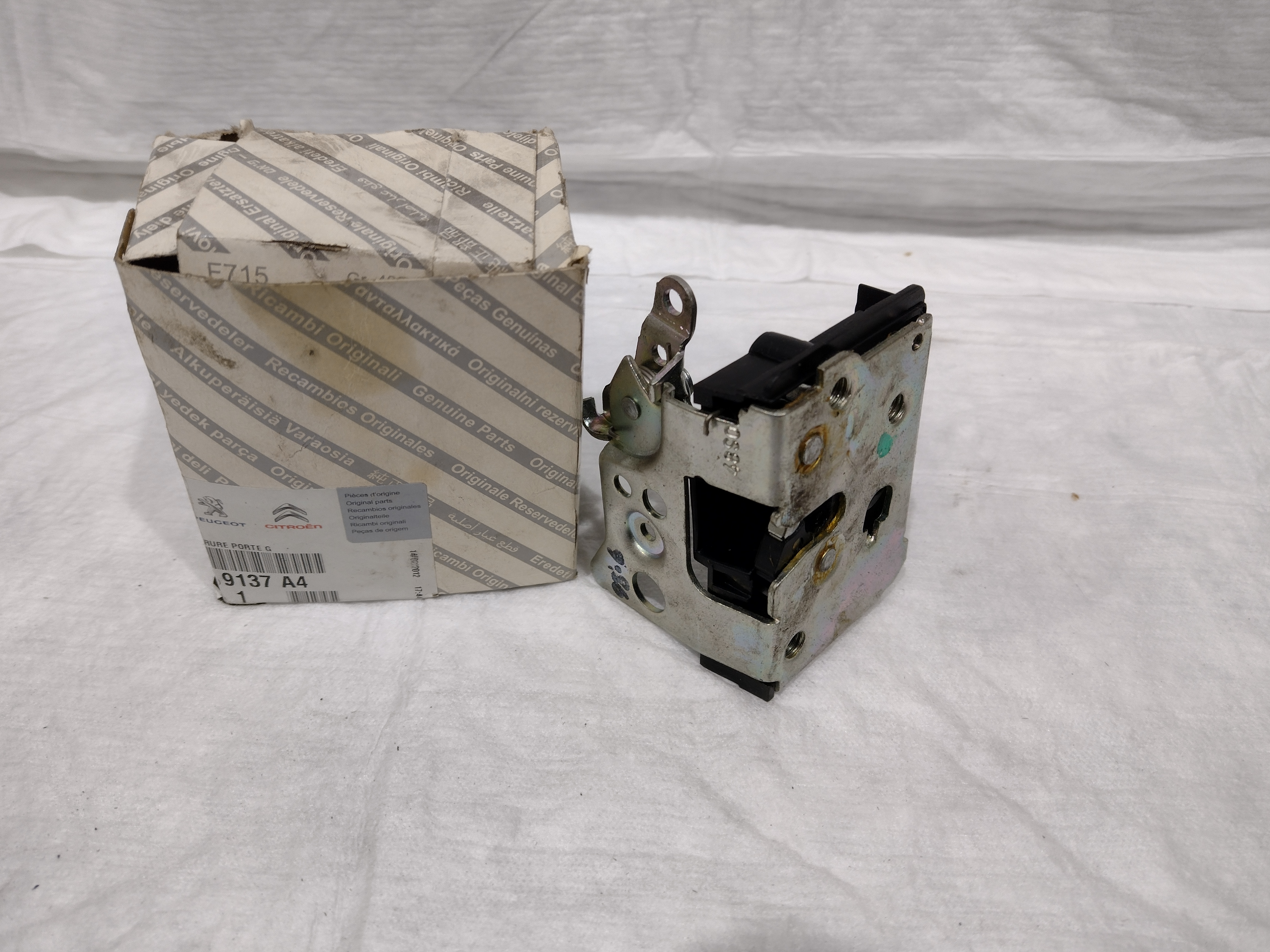 Peugeot / Citroen Türschloss 9137A4 NEU NOS NEW