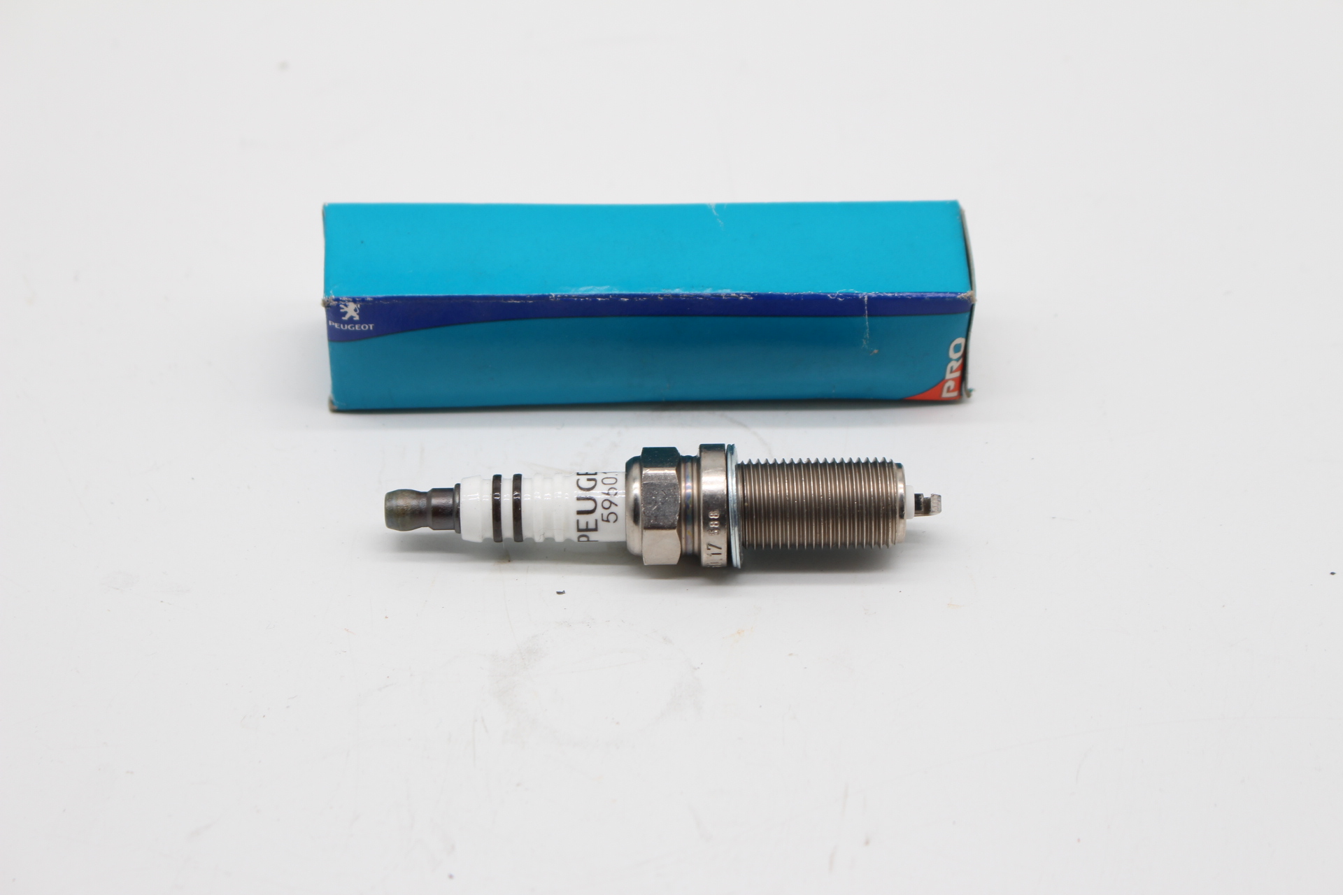 Peugeot Zündkerze 596017 NEU NOS NEW OEM