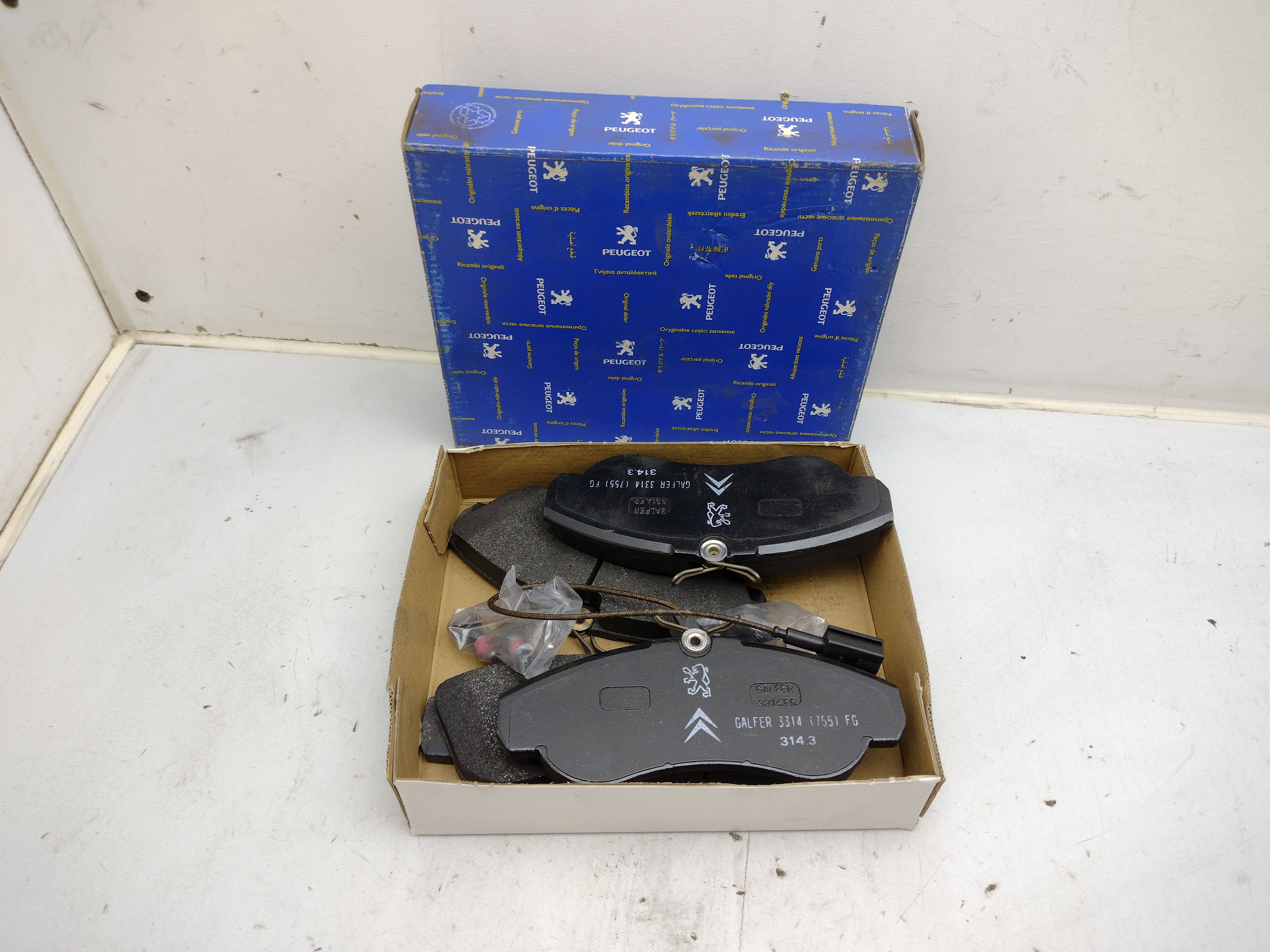 Peugeot Boxer / Citroen Jumper 425225 Bremsbeläge vorne (Stecker eckig) NOS NEW OEM