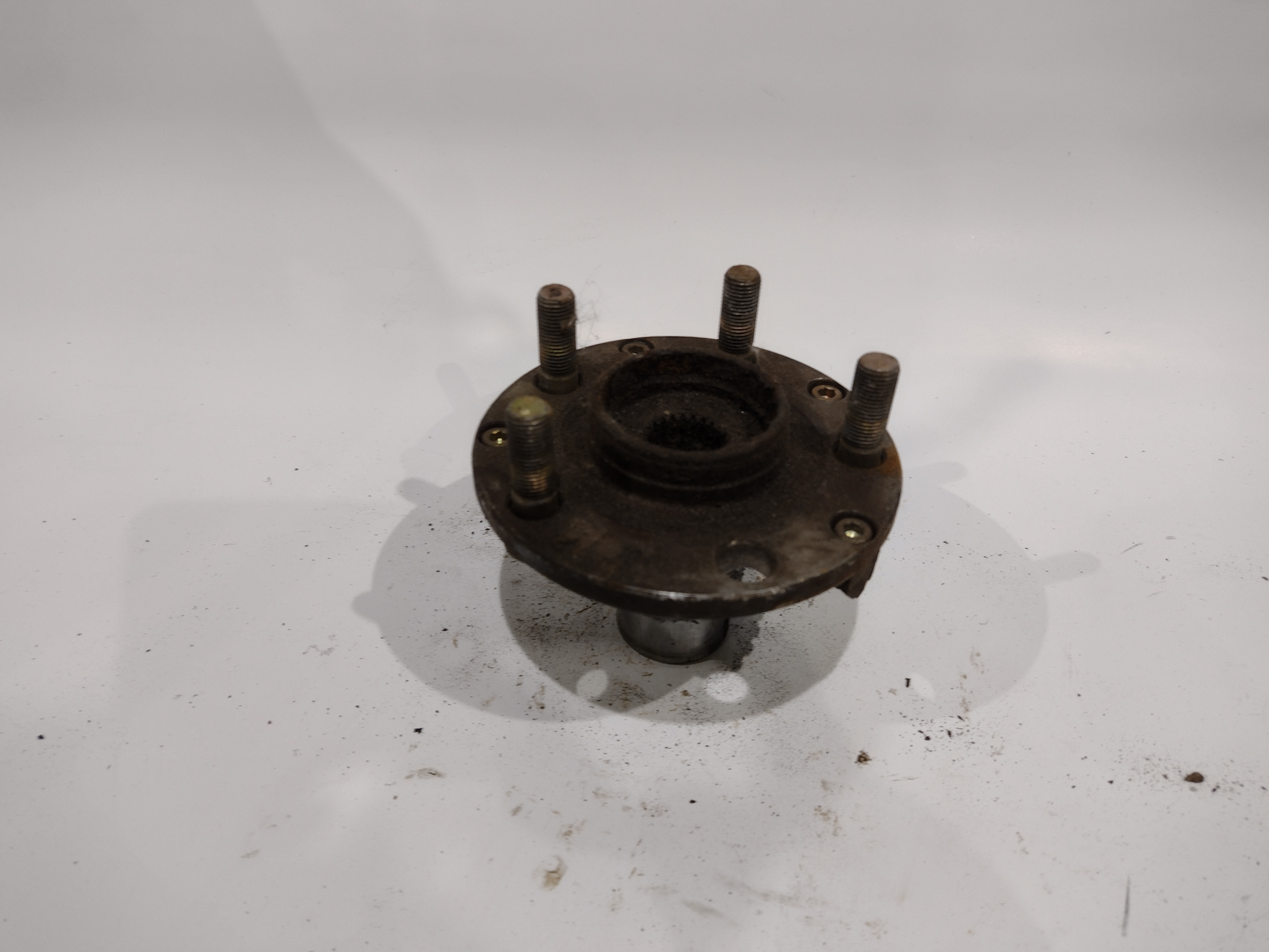 Radnabe hinten mit defekten ABS Ring für Subaru Impreza GC GF