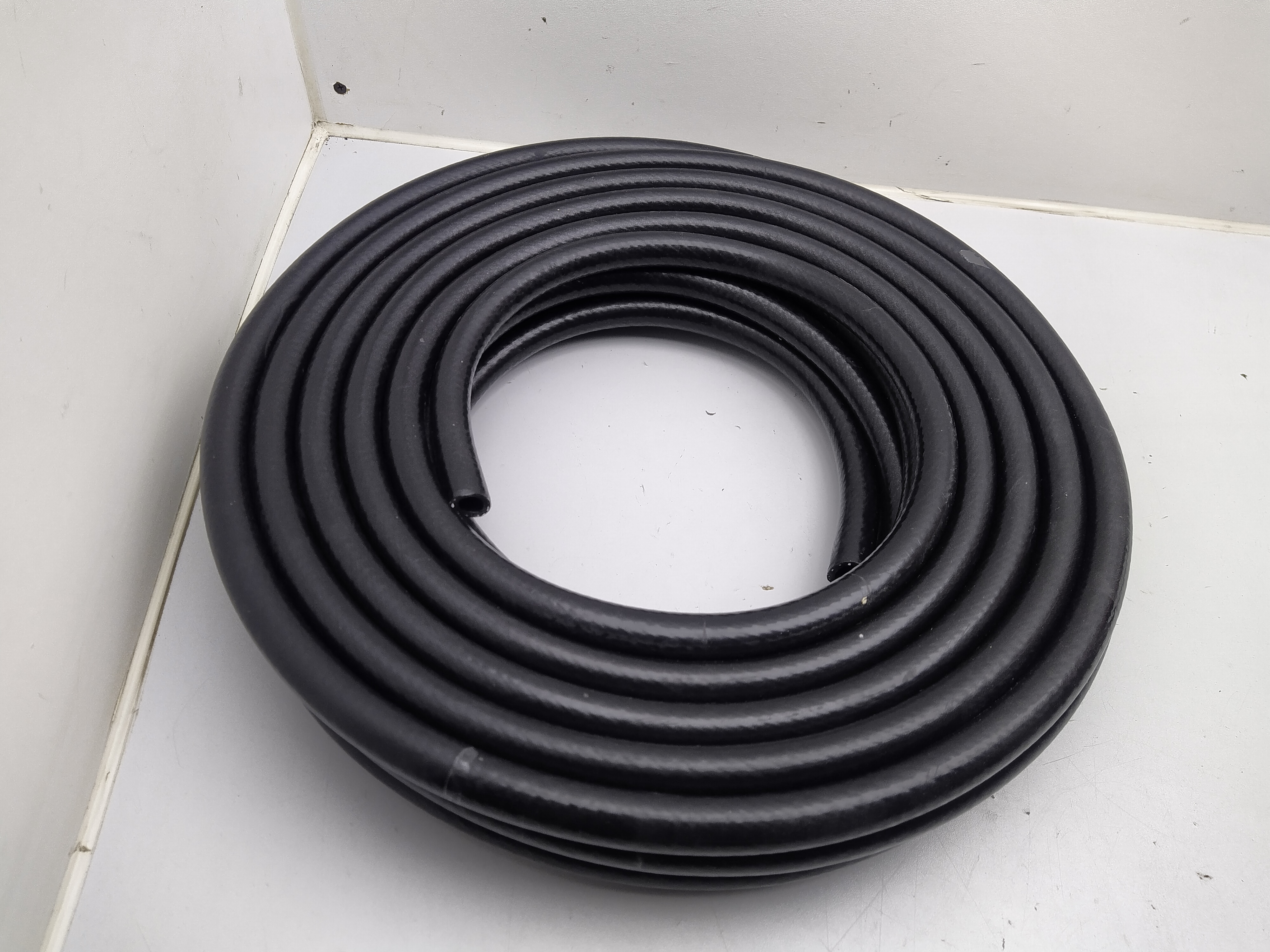 12mm Silikon Unterdruckschlauch verstärkt schwarz 12mm Silikon Unterdruckschlauch verstärkt schwarz